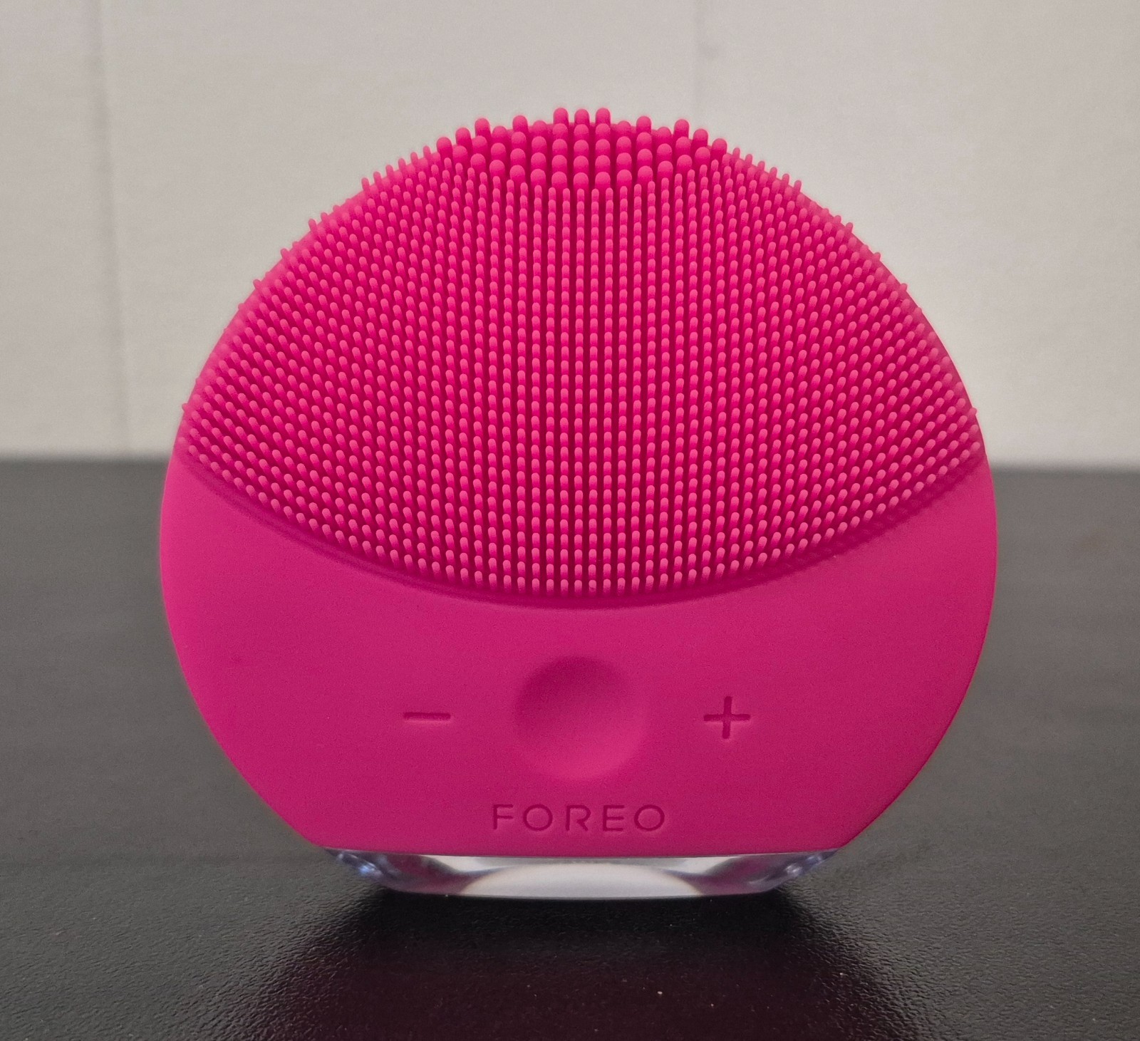 FOREO LUNA mini 2 Silicone Facial Cleansing Brush 8 Vibrating Intensities – Pink
