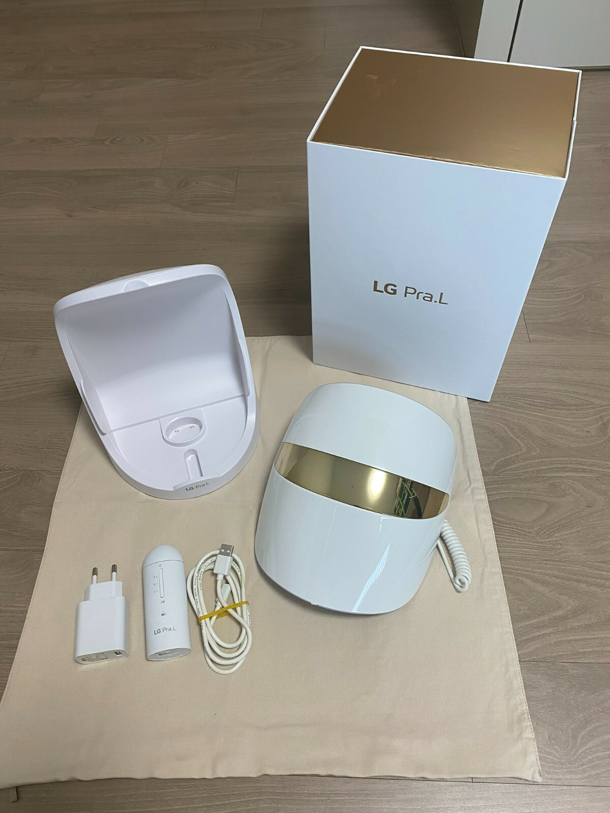 [DHL shipping] LG Pra L Derma LED Mask Therapy Face Including Charging Includin