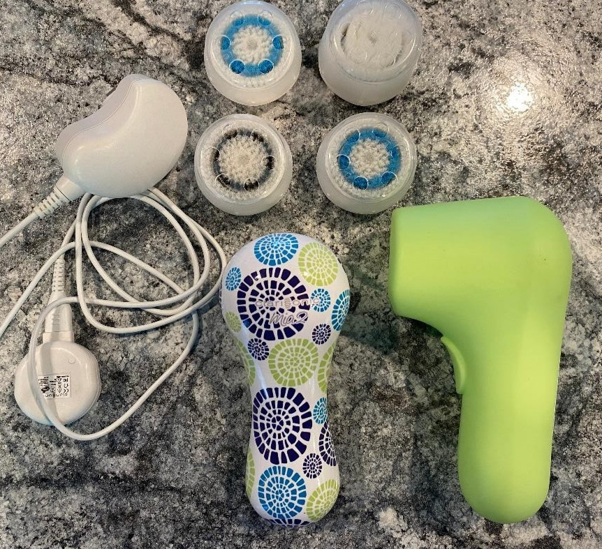 Clarisonic Mia 2 Sonic Skin Cleansing System w/ 4 new Cleaning Brushes & Case