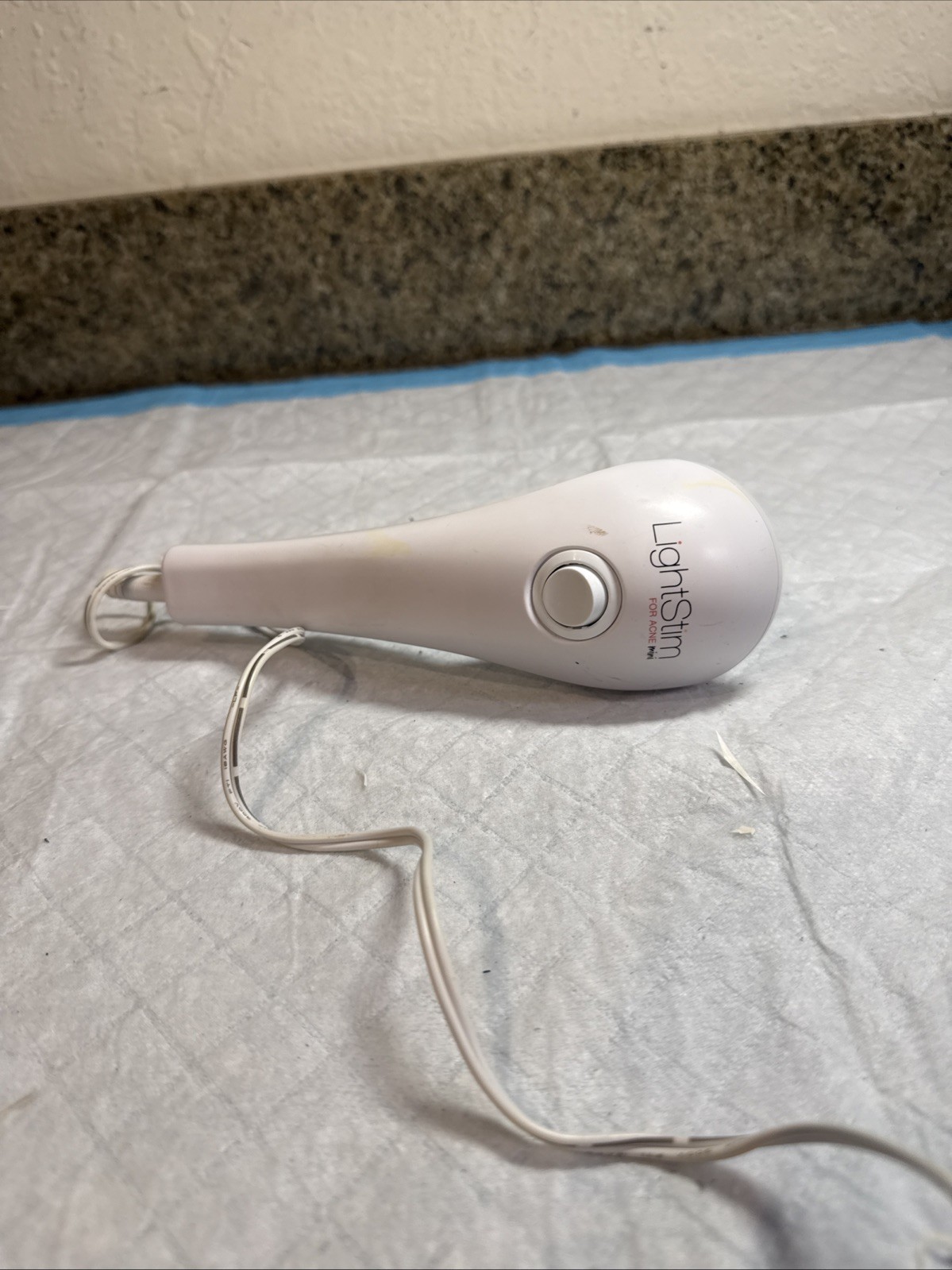 LightStim for Acne LED Light Therapy Device – Works Read
