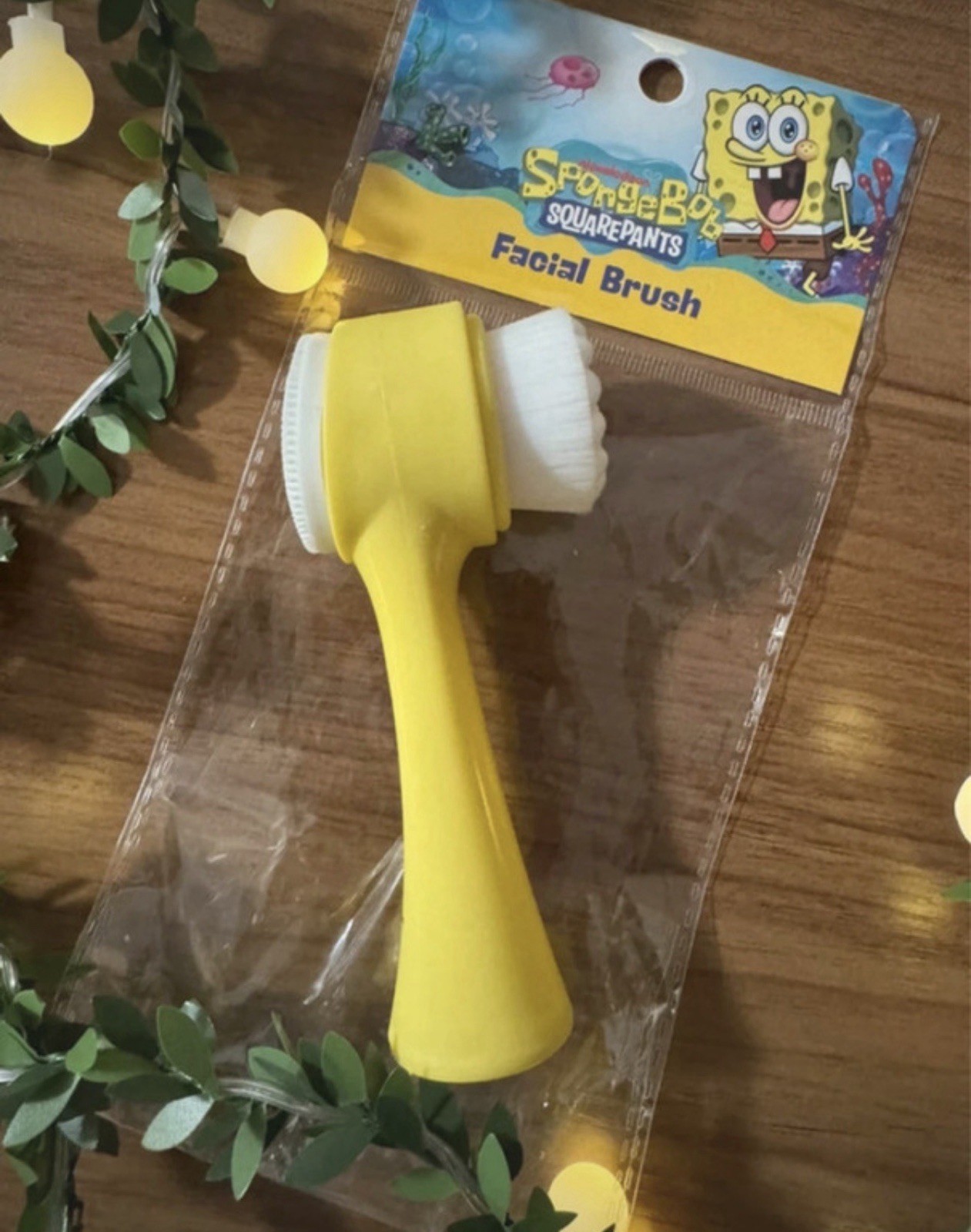 SpongeBob SquarePants Compact Manual Facial Brush, Plastic, Yellow/White