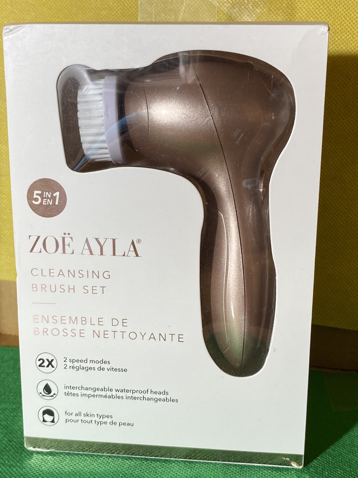 Zoe Ayla 5 in 1 Electric Facial Cleansing Brush Set NewInBox 5 interchanged Head