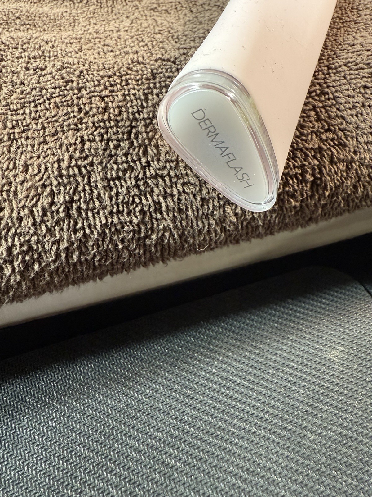 Dermaflash Luxe Plus + Sonic Dermaplaning/ Peach Fuzz Removal (MISSING PREFLASH)