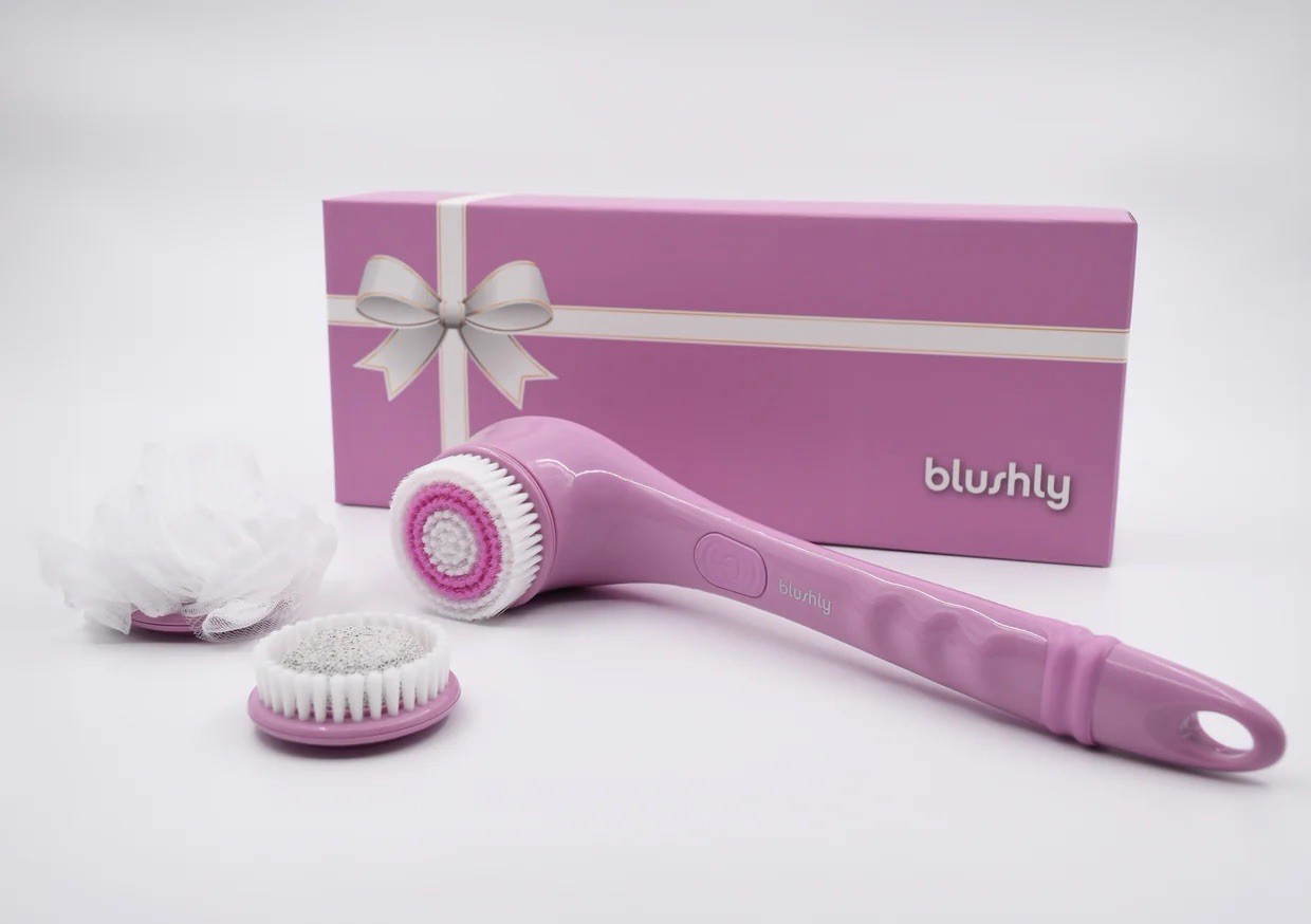 Blushly Cleansing & Exfoliating Body Brush With Brush Heads