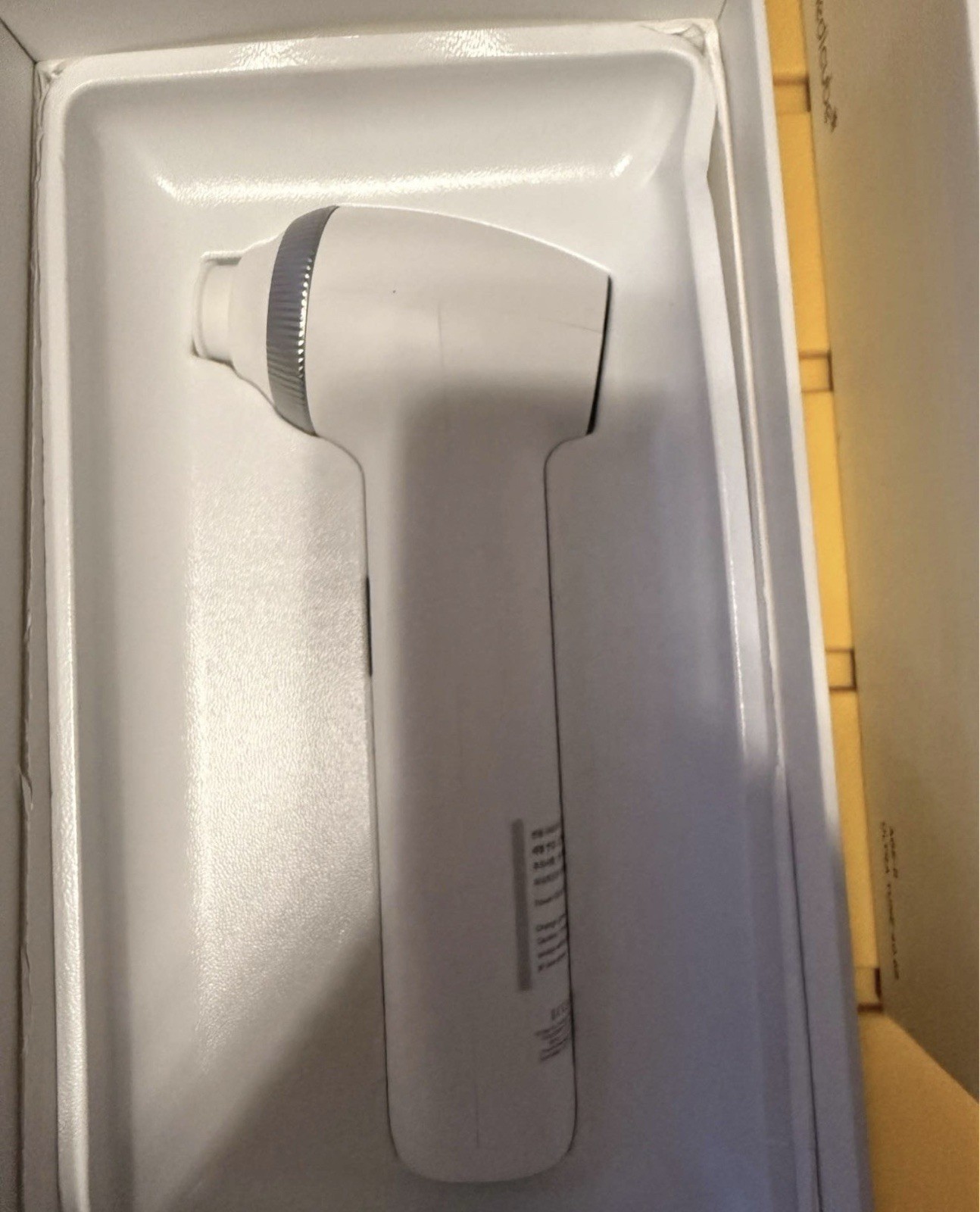 ULTRA TUNE 40.68 Facial Massager, 3 Speeds, Compact, White, Battery