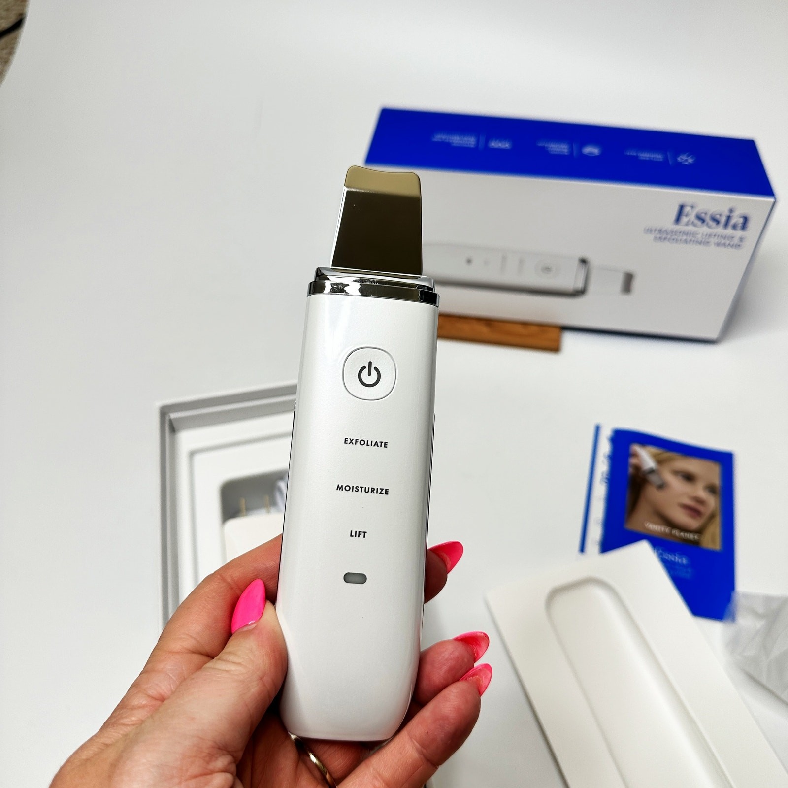 NWT Vanity Planet Essia Ultrasonic Lifting & Exfoliating Moisturizing Face Wand