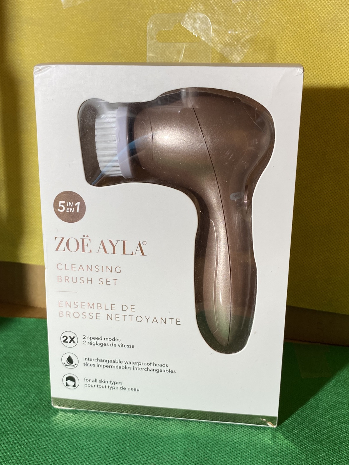 Zoe Ayla 5 in 1 Electric Facial Cleansing Brush Set NewInBox 5 interchanged Head