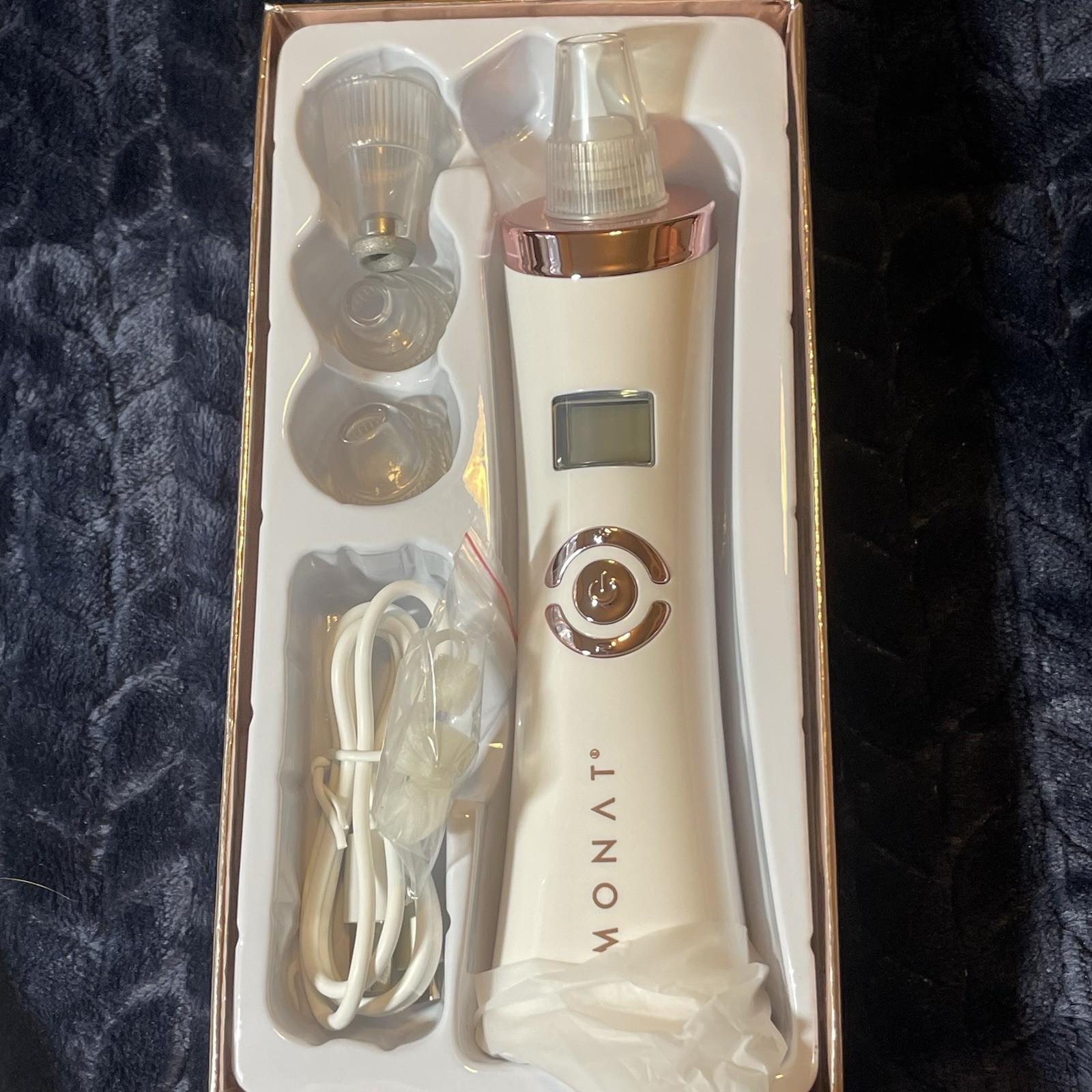 Monat Pore-Cleansing Rechargeable Facial Vacuum with 4 heads NEW in Box
