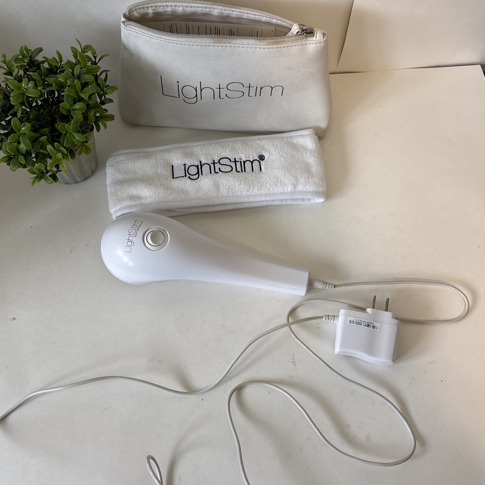 LightStim for Wrinkles LED Light Therapy Device Red Infrared Anti-Aging Skincare