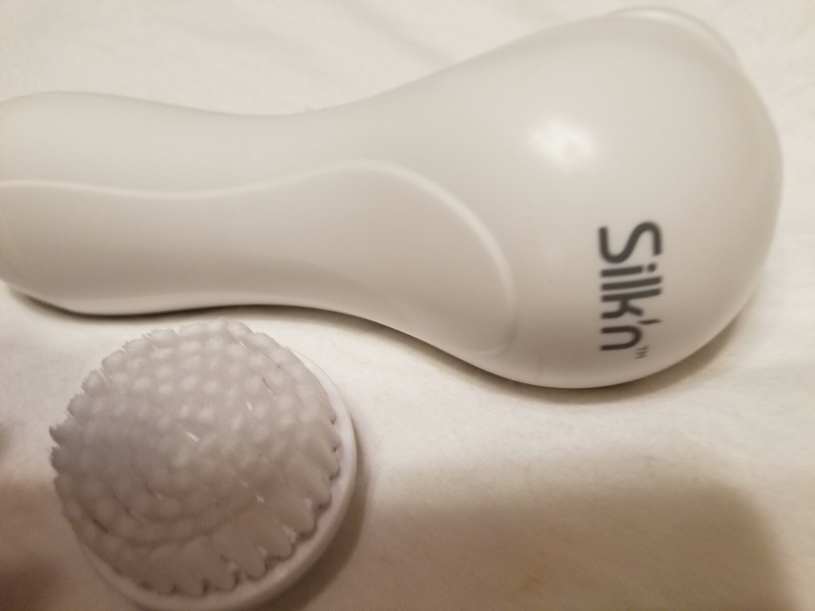 silk’n facial scrubber with 1 replacement head white battery operater