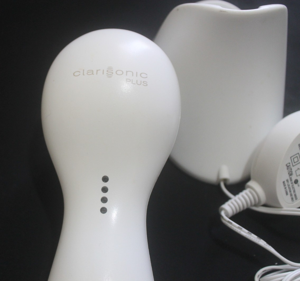 Clarisonic Plus Skin Face Body Cleansing System with 2 Brush Heads PBL06208