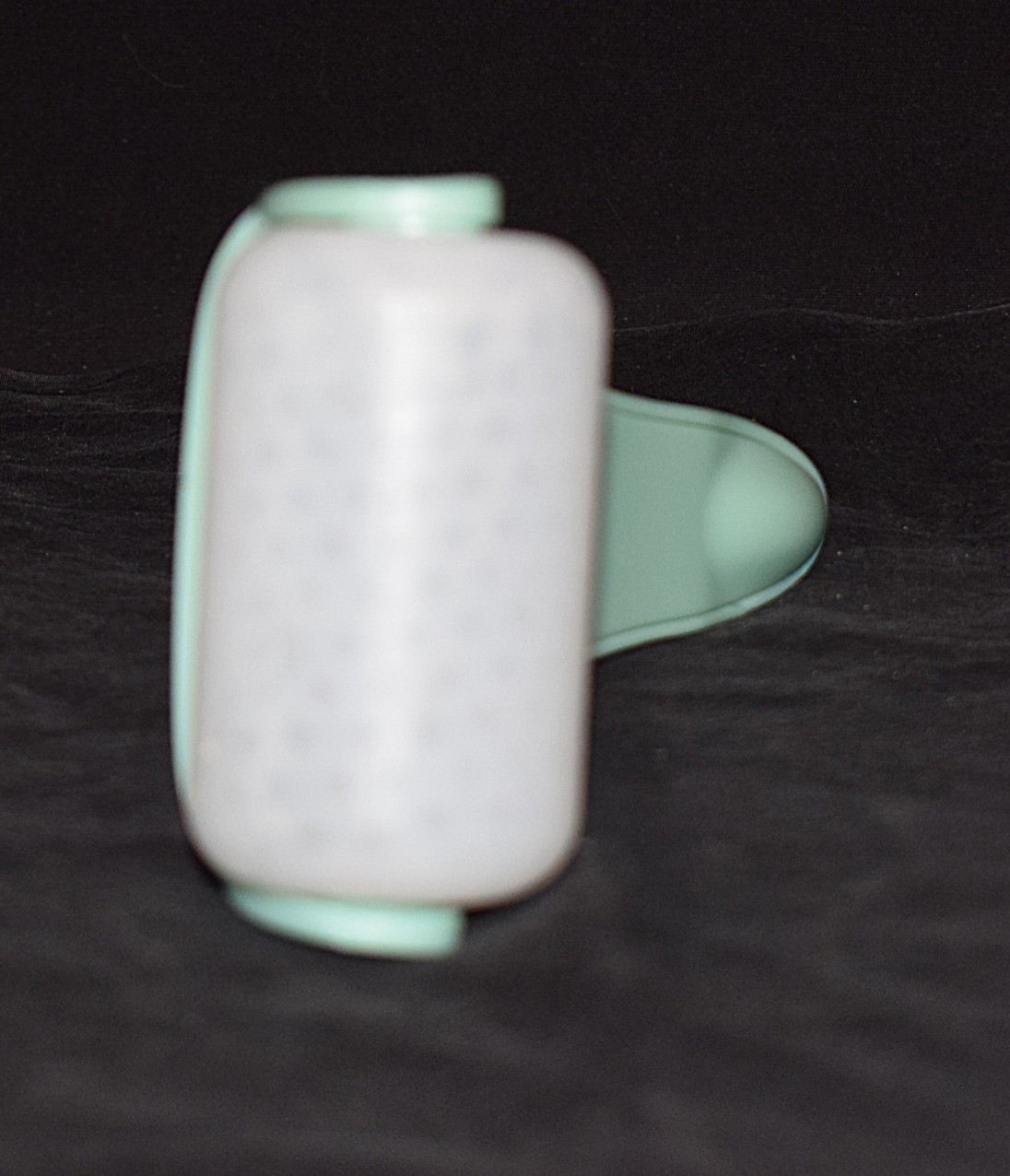 Roselyn Boutique Ice Roller For Your Face ~ Wrinkles / Puffiness / Skin Care