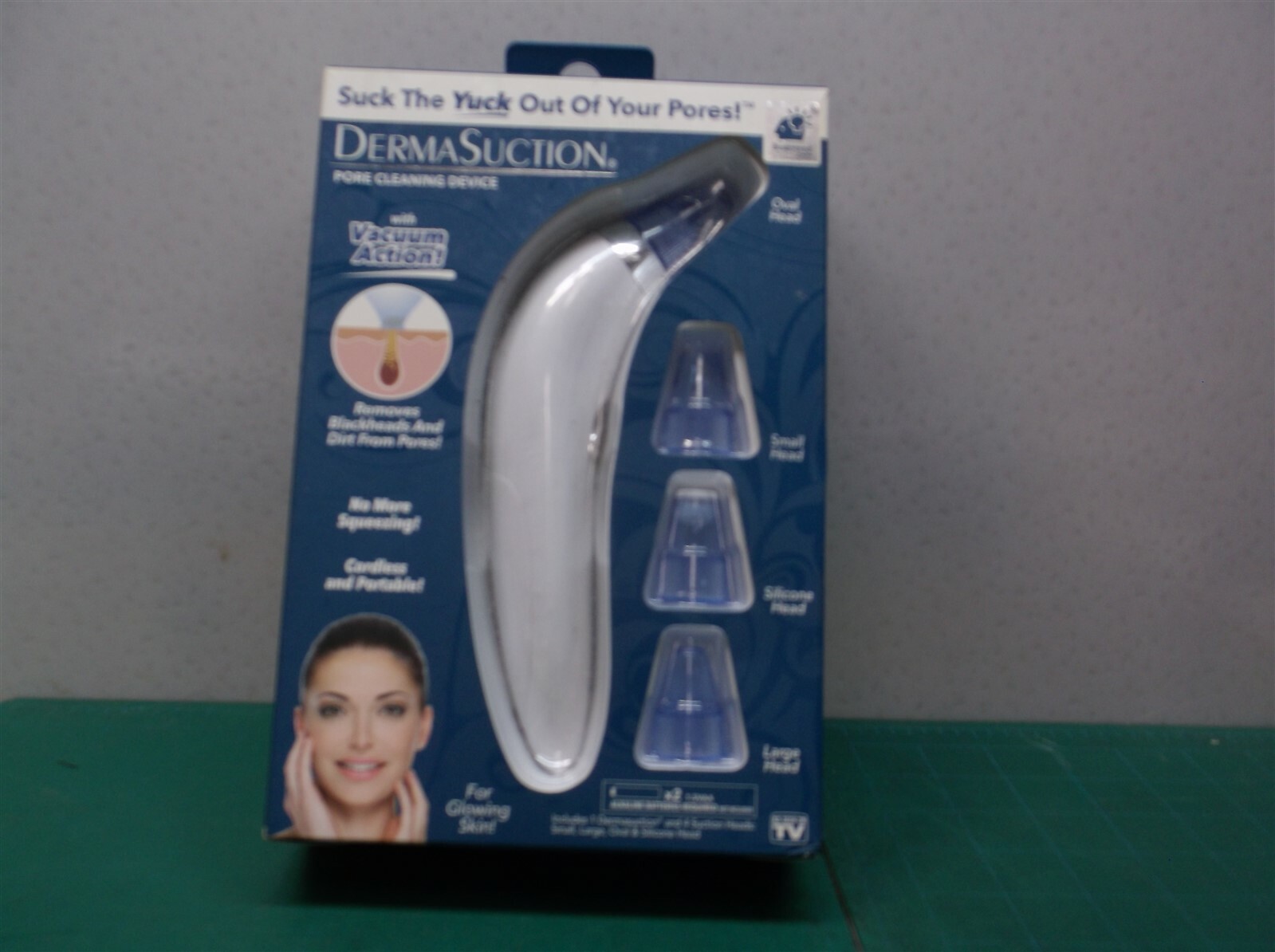 Derma Suction Pore Cleaning Device Rechargeable with Vacuum Action Bulbhead