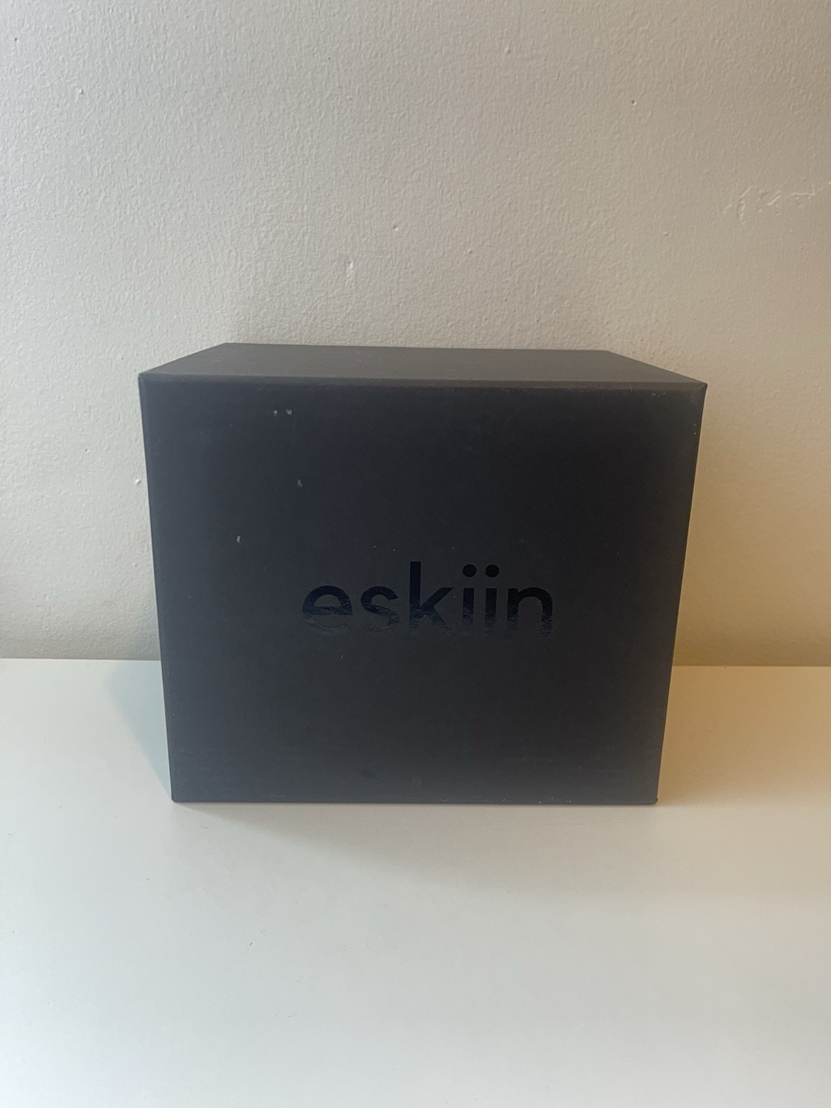 eskiin B100 Facial Cleansing Device Black 3-Speed USB/Battery for Acne
