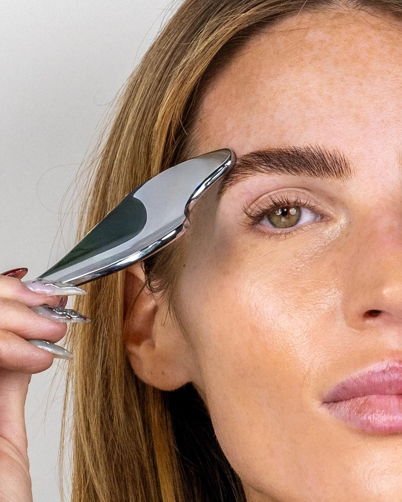 Borboleta Sculpting Gua Sha – Stainless Steel Facial Massage Tool Metallic