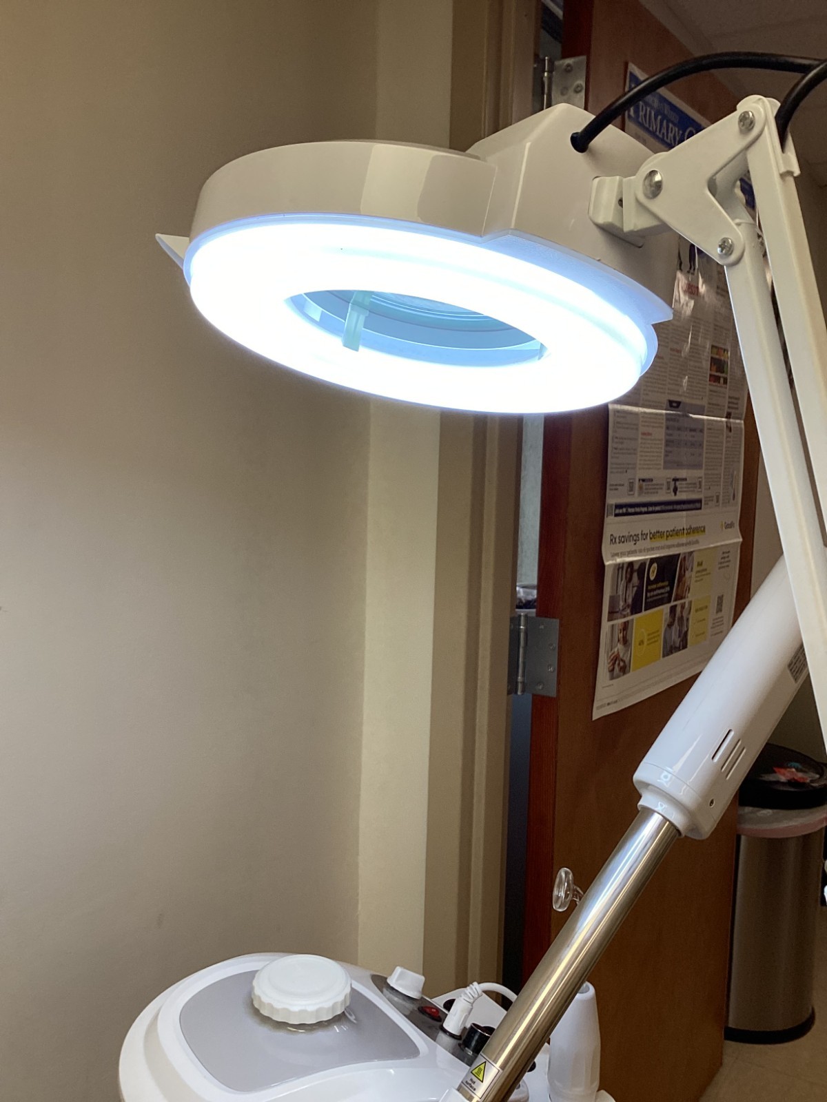2 in 1 Ozone Facial Steamer & Mag Lamp Combo Model 2001A