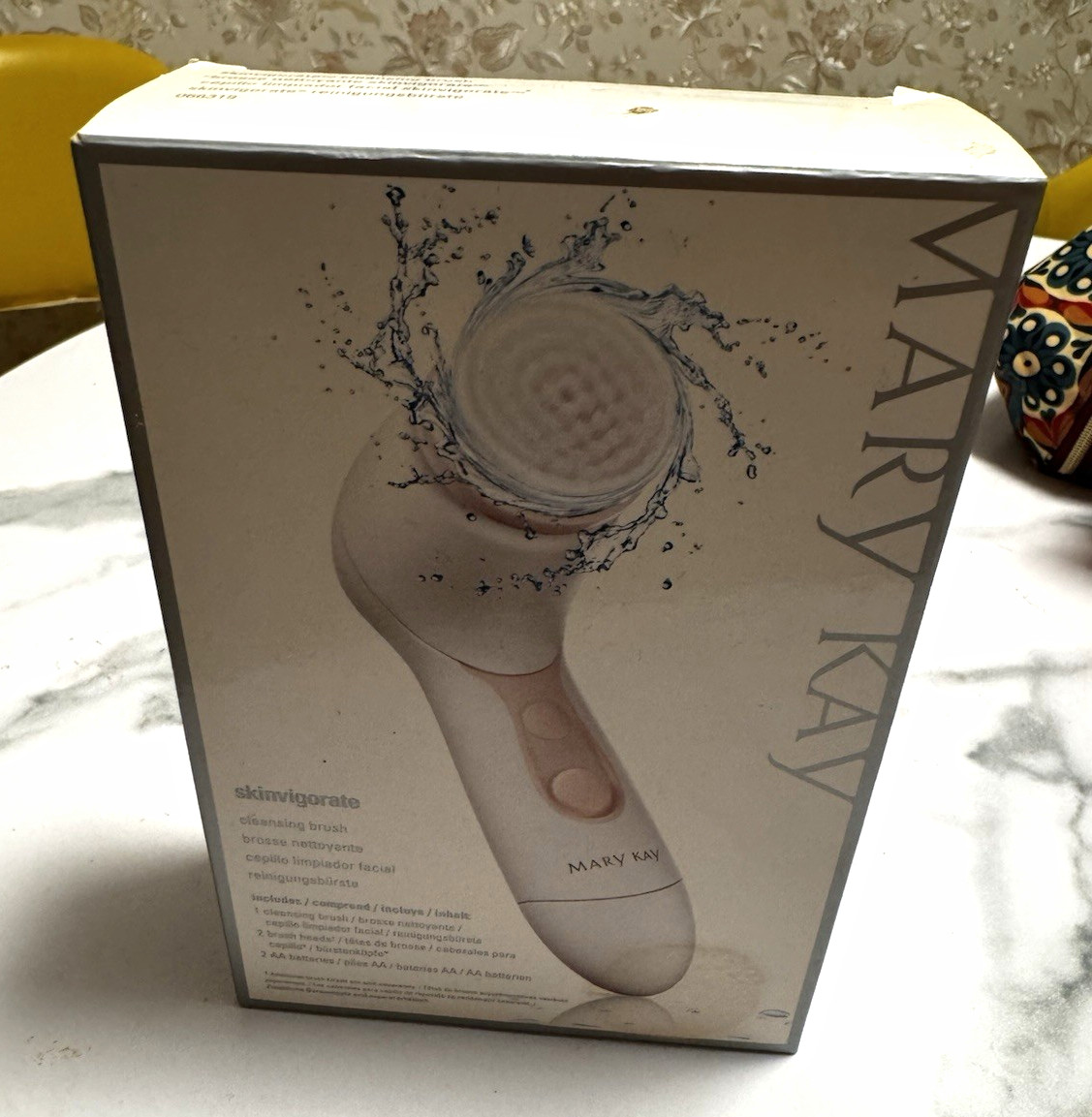 Mary Kay Skinvigorate Electric Facial Cleansing Brush White w/ 2 Heads