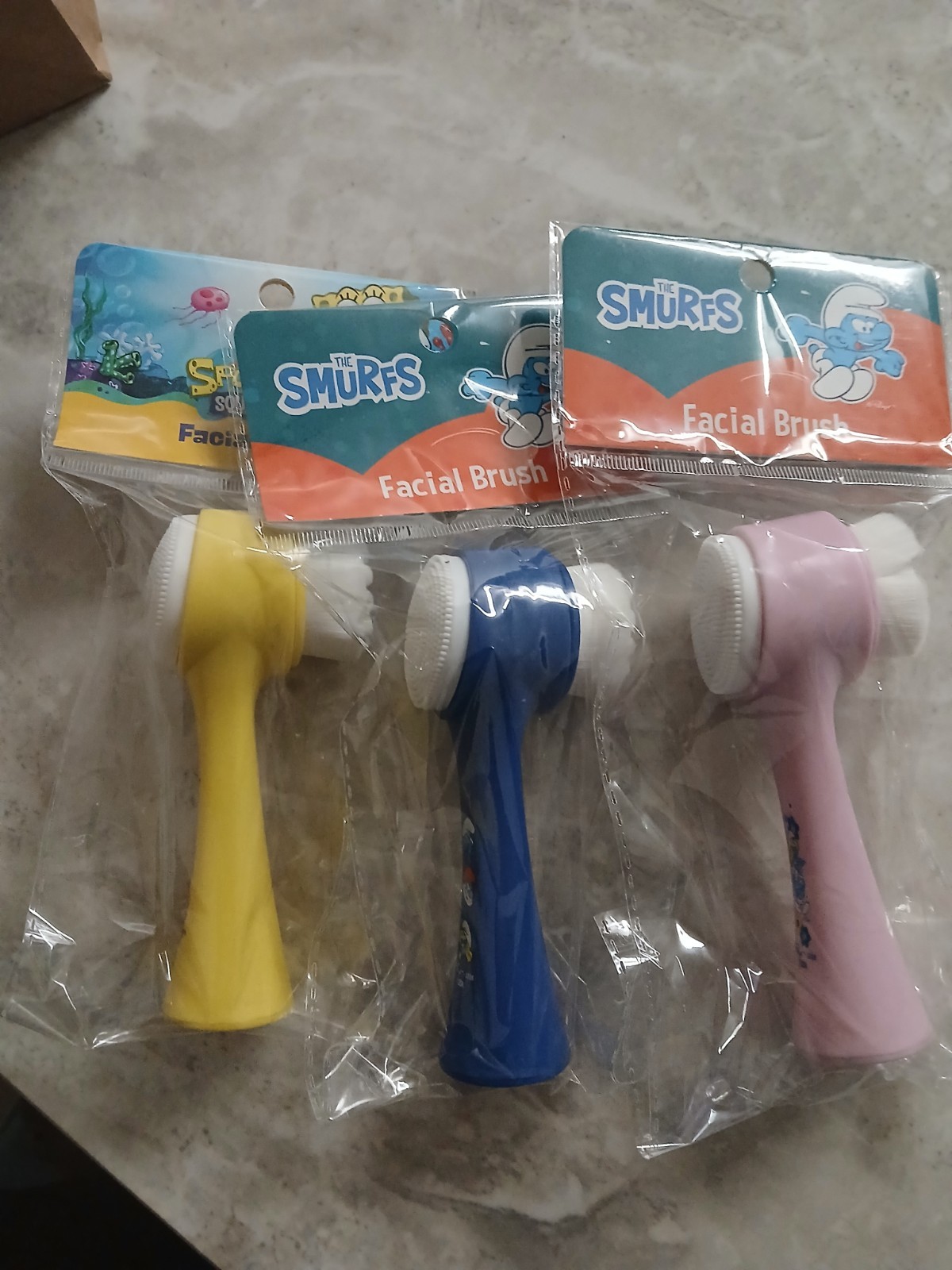 The Smurfs & SpongeBob SquarePants Facial Brush Set Yellow Blue Pink