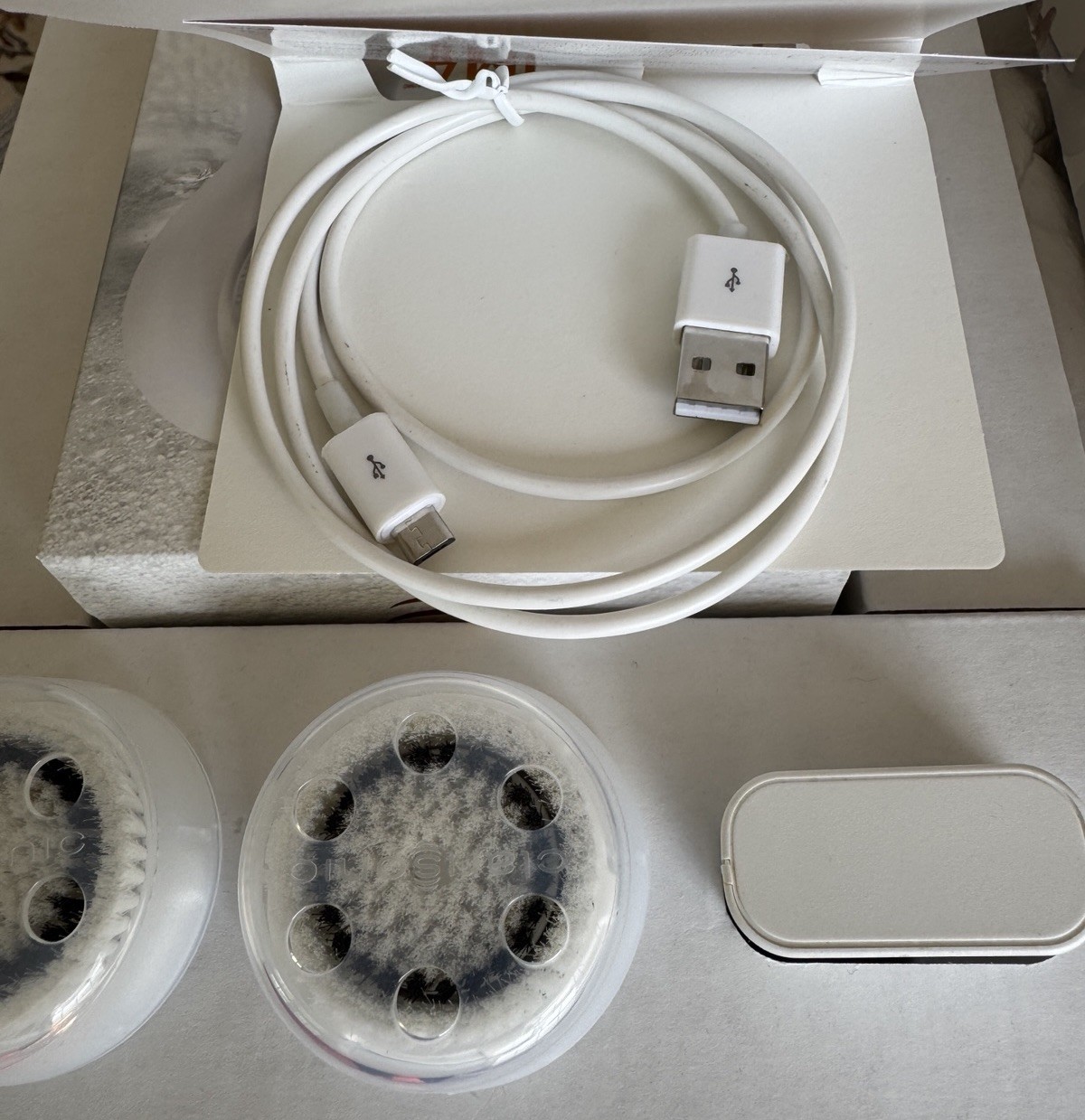 CLARISONIC Mia Prima Cleansing Tool With Classic Sensitive Brush Heads
