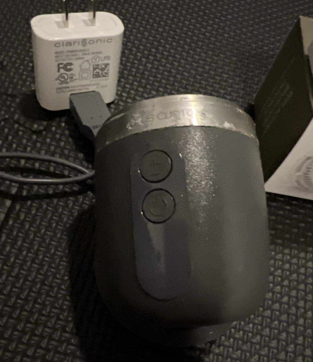 Clarisonic Mia Fit Skincare Cleaning Device Charger Preowned 2 Brush Heads New