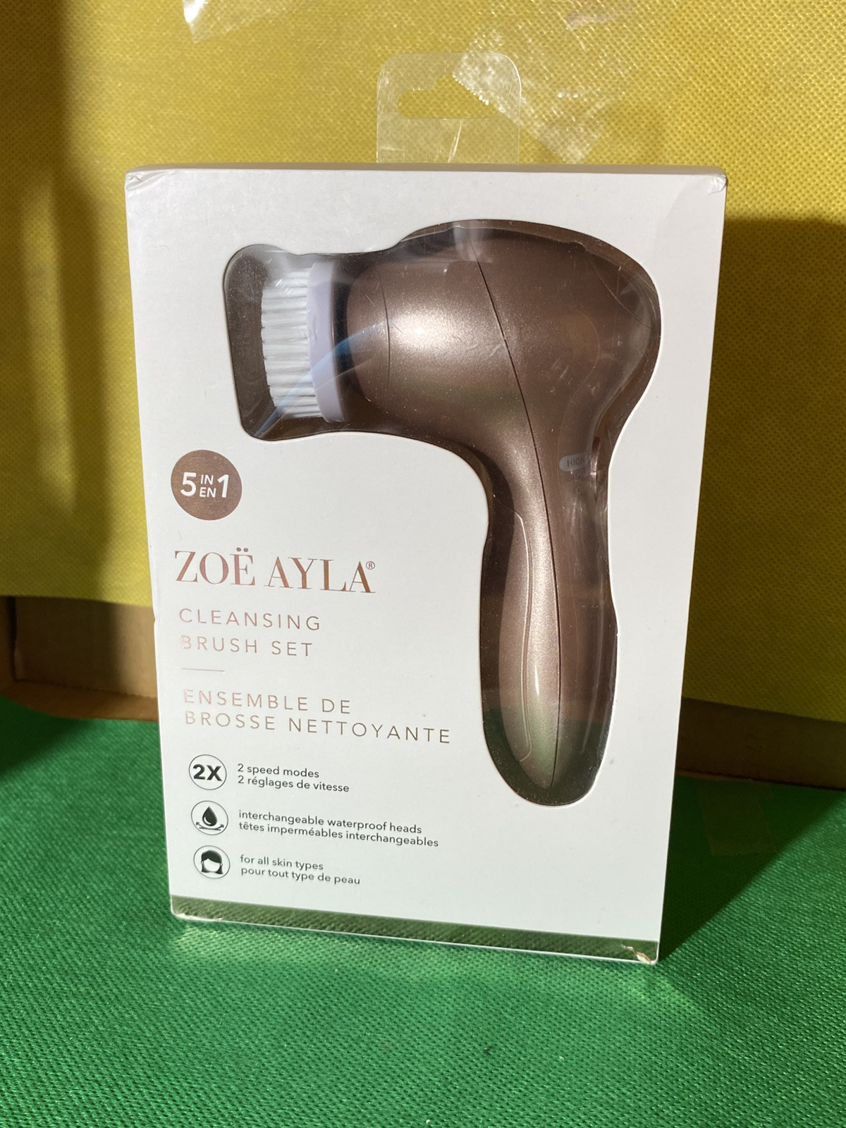 Zoe Ayla 5 in 1 Electric Facial Cleansing Brush Set NewInBox 5 interchanged Head