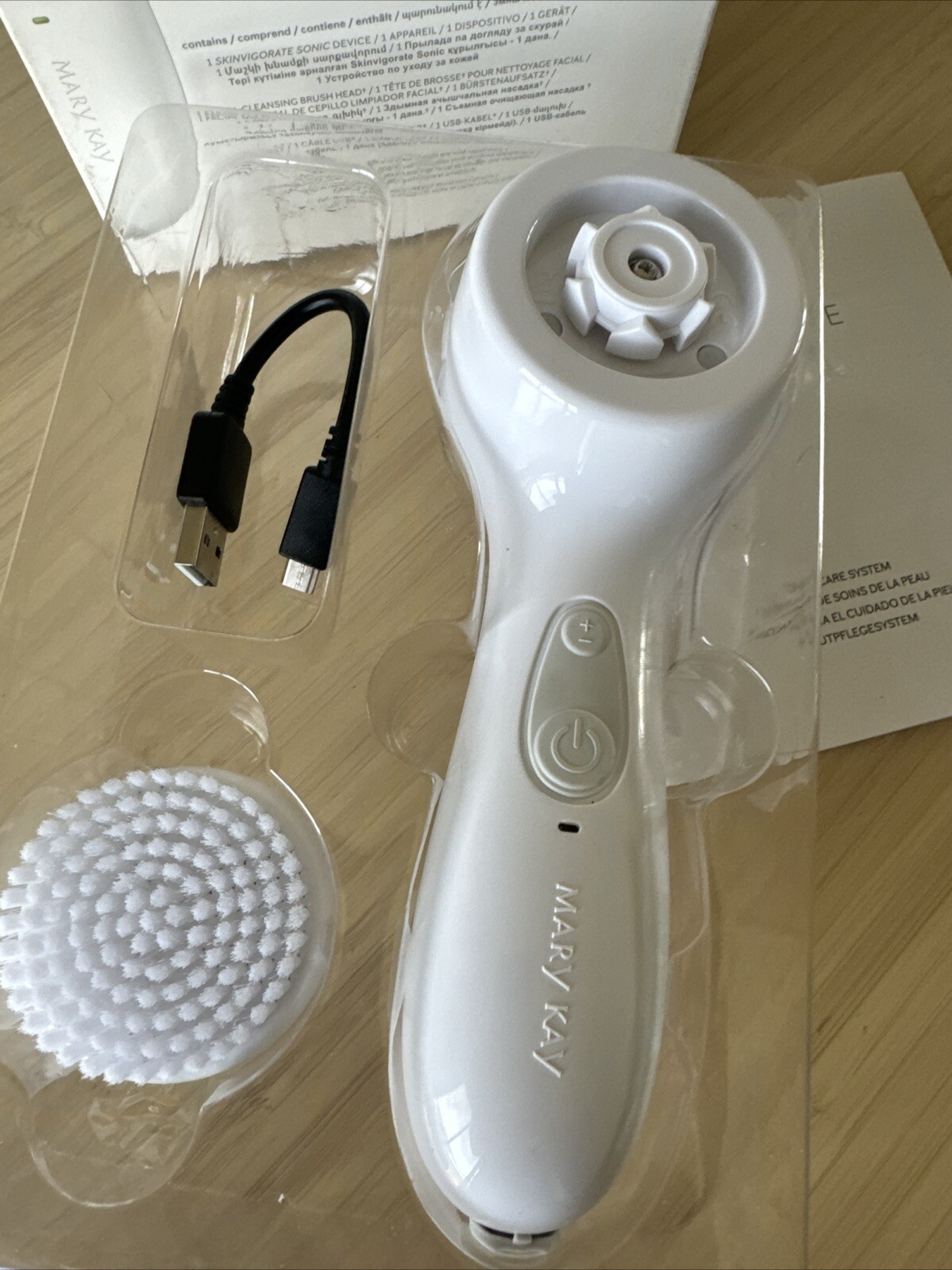 MARY KAY SKINVIGORATE SONIC SKIN CARE SYSTEM W/1 BRUSH HEAD & UNIVERSAL USB CORD
