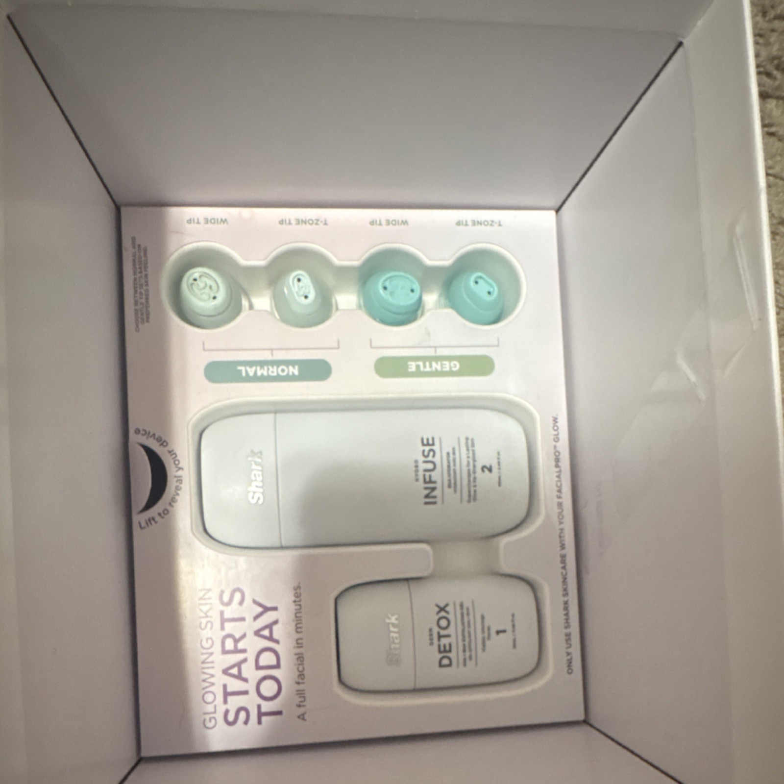 Shark facial pro glow with depuffi attachments