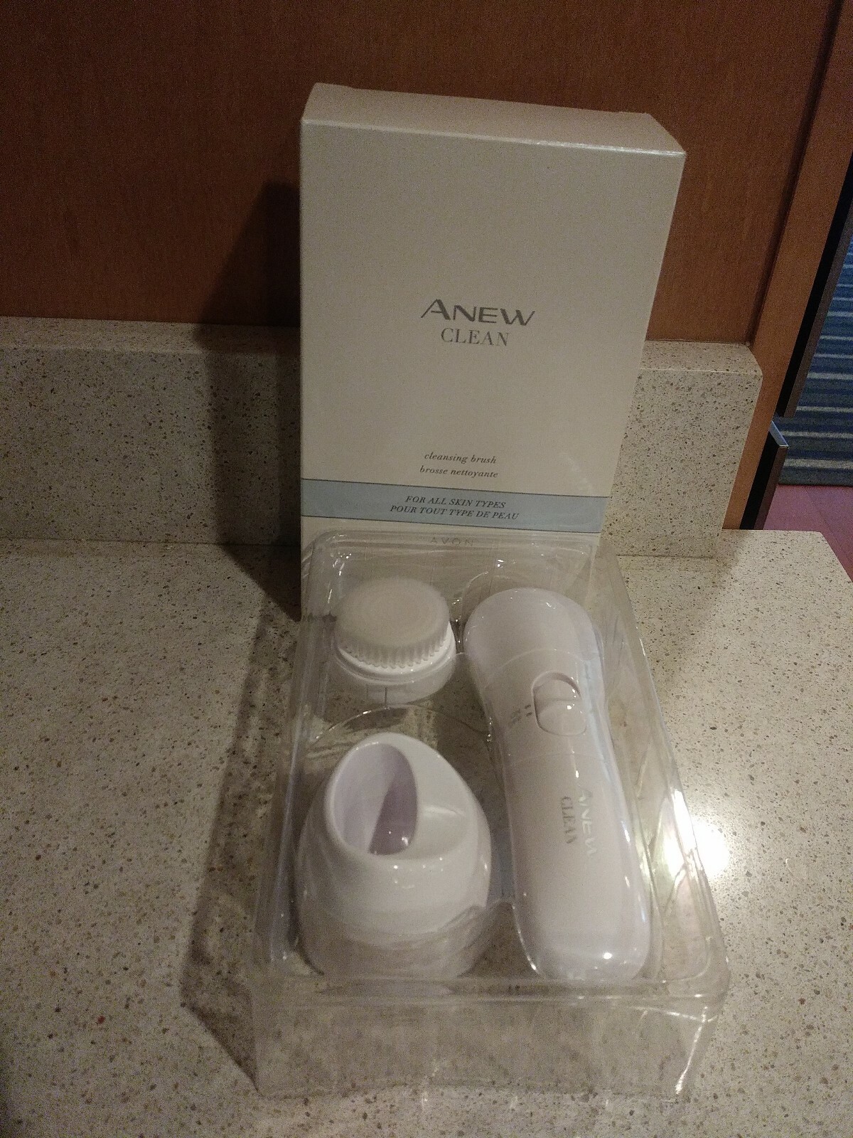 Anew Clean Cleansing Brush Set By Avon . For All Skin Types