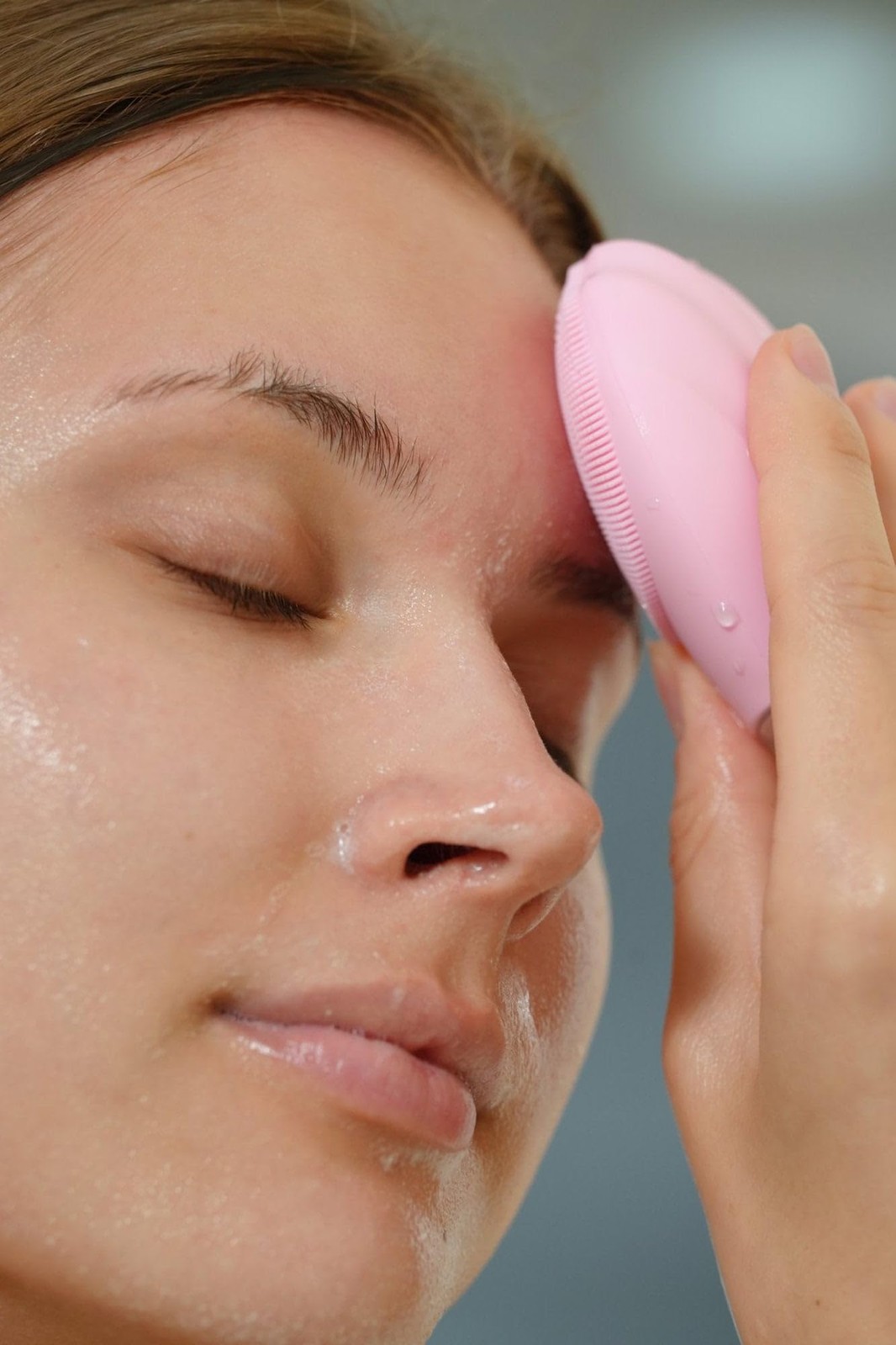 Silicone Cleansing Brush, Scrubber and Massager, Waterproof Brush for Deep Cl…