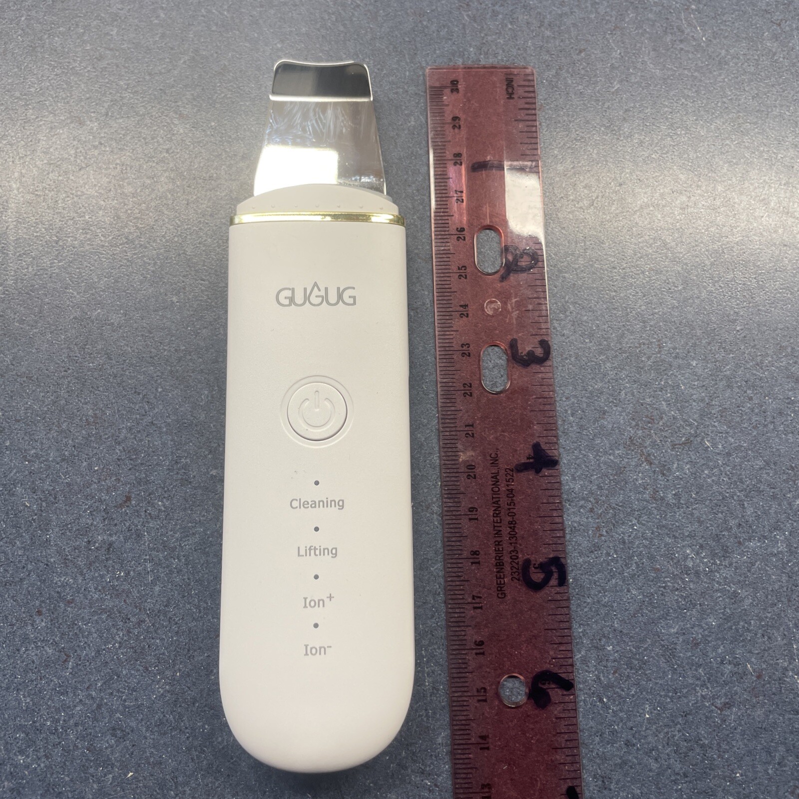 GUGUG facial skin scrubber