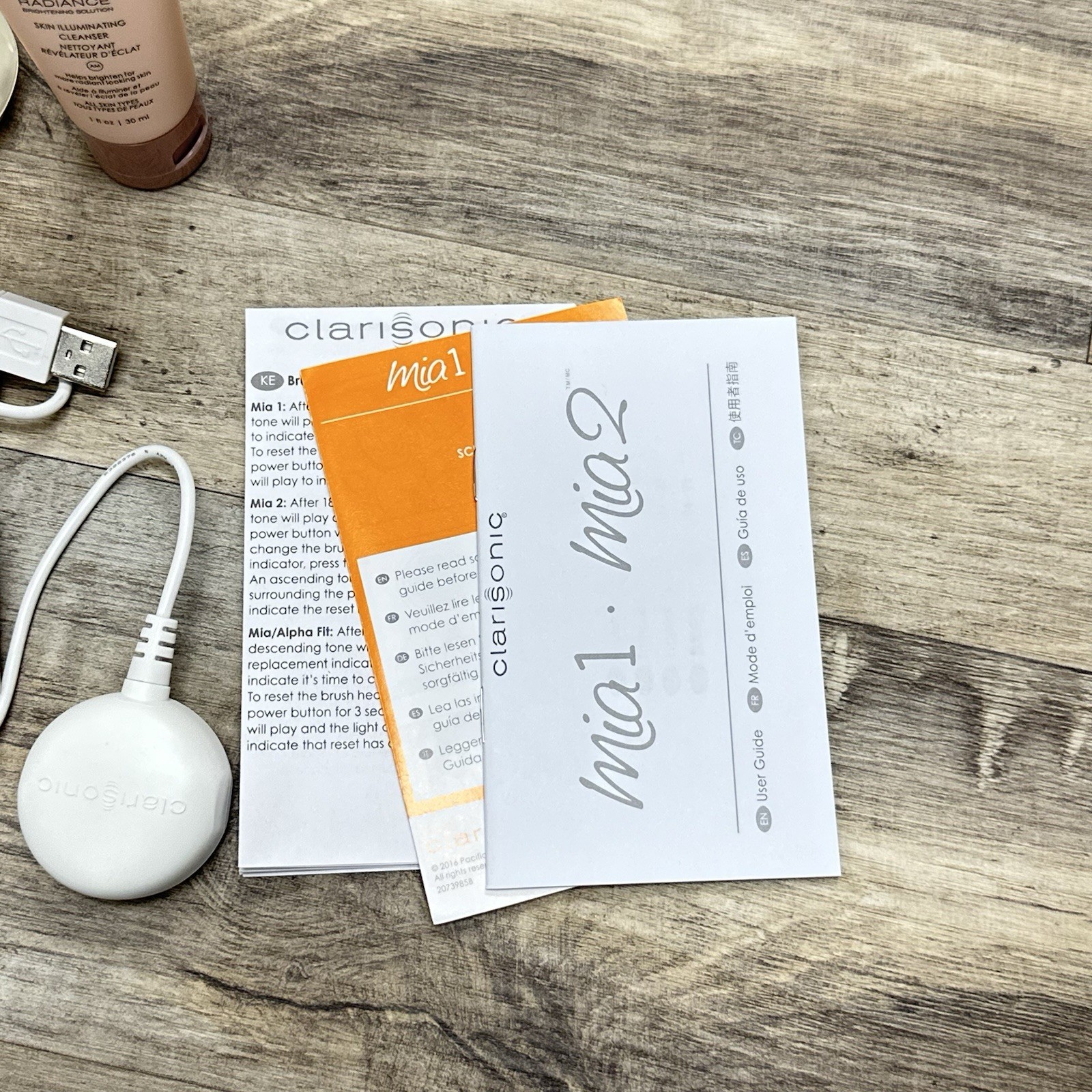 Clarisonic Mia 2 Smart Bluetooth 3-IN-1 Facial Cleansing Device And USB Charger