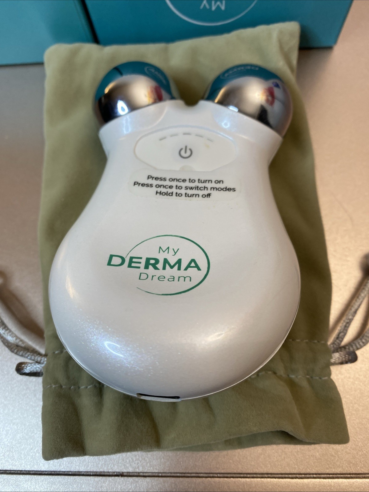 MicroCurrent Facial Sculpting Device 2nd Gen *OPEN BOX CHARGER NOT INCLUDED*