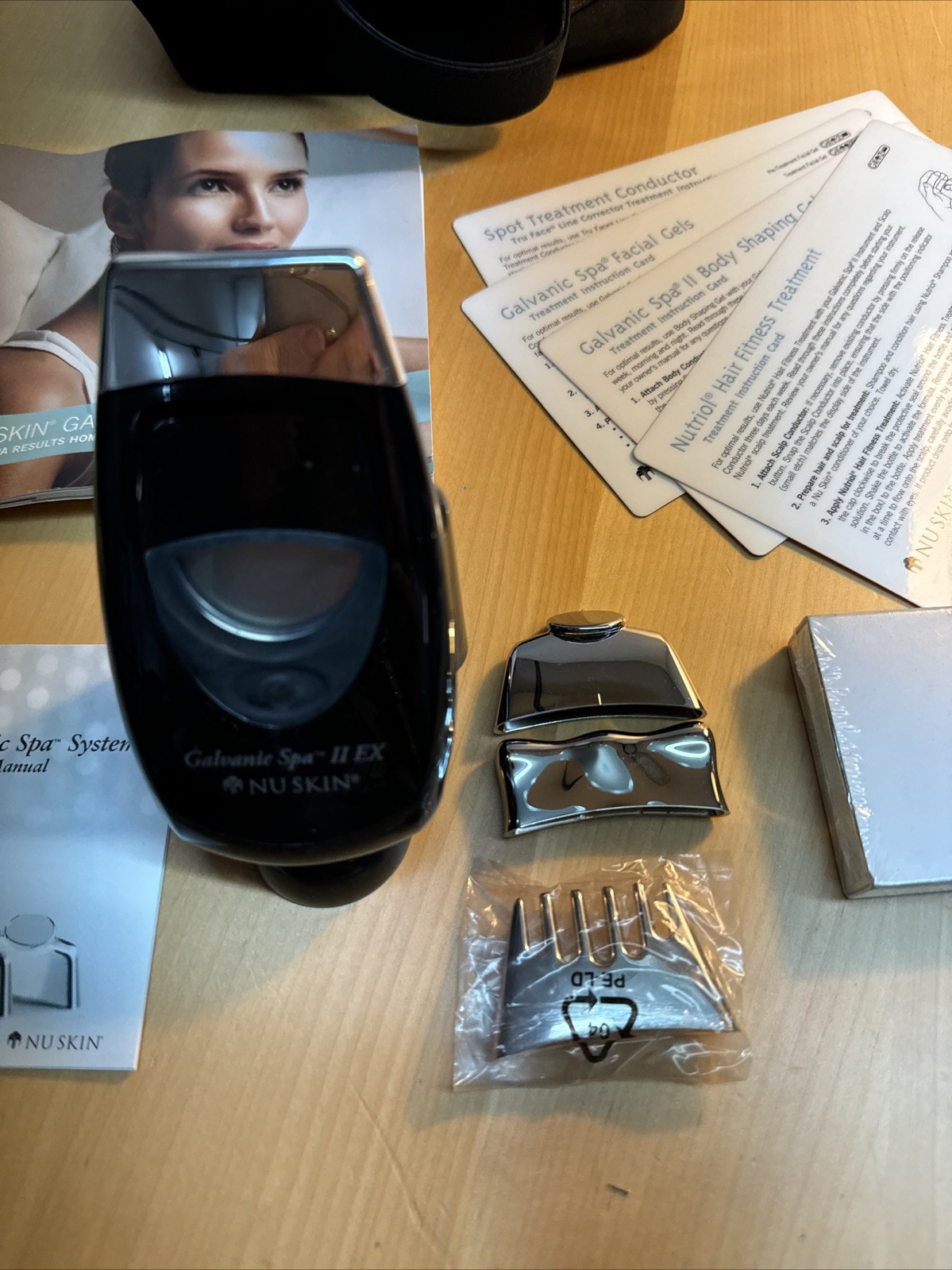 NU SKIN GALVANIC SPA System II EX w/ Case and some Accessories + 4 Gels
