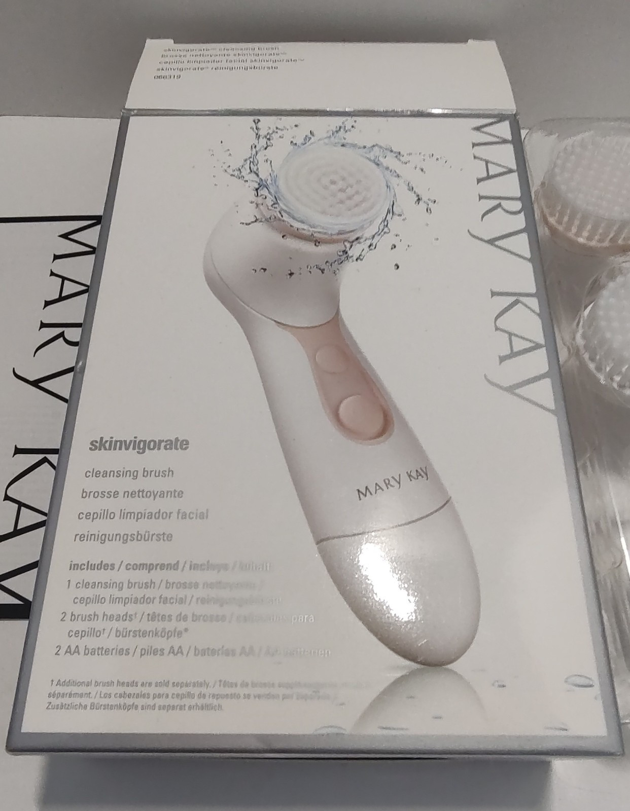 Mary Kay SKINVIGORATE Cleansing Brush with 2 Brush Heads – New Open Box