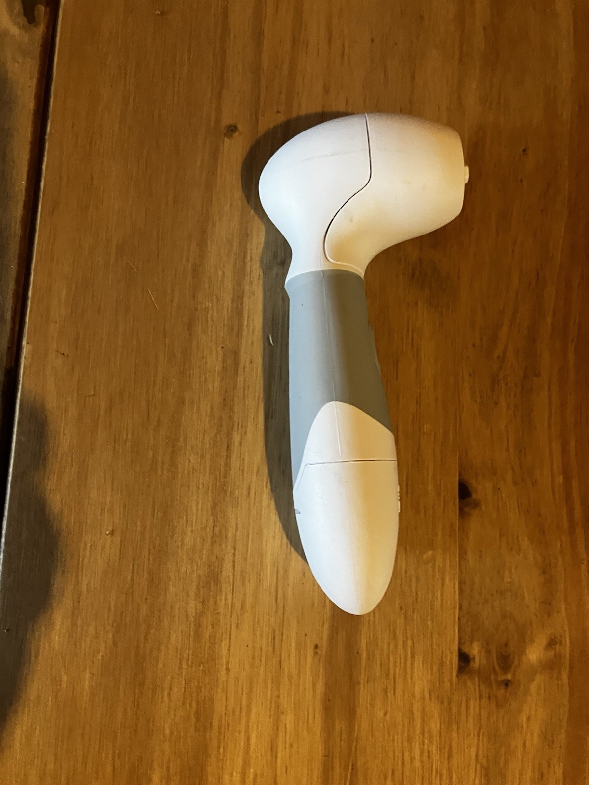 BeautiControl Electric Facial Brush Removable Head White Gray Battery Powered