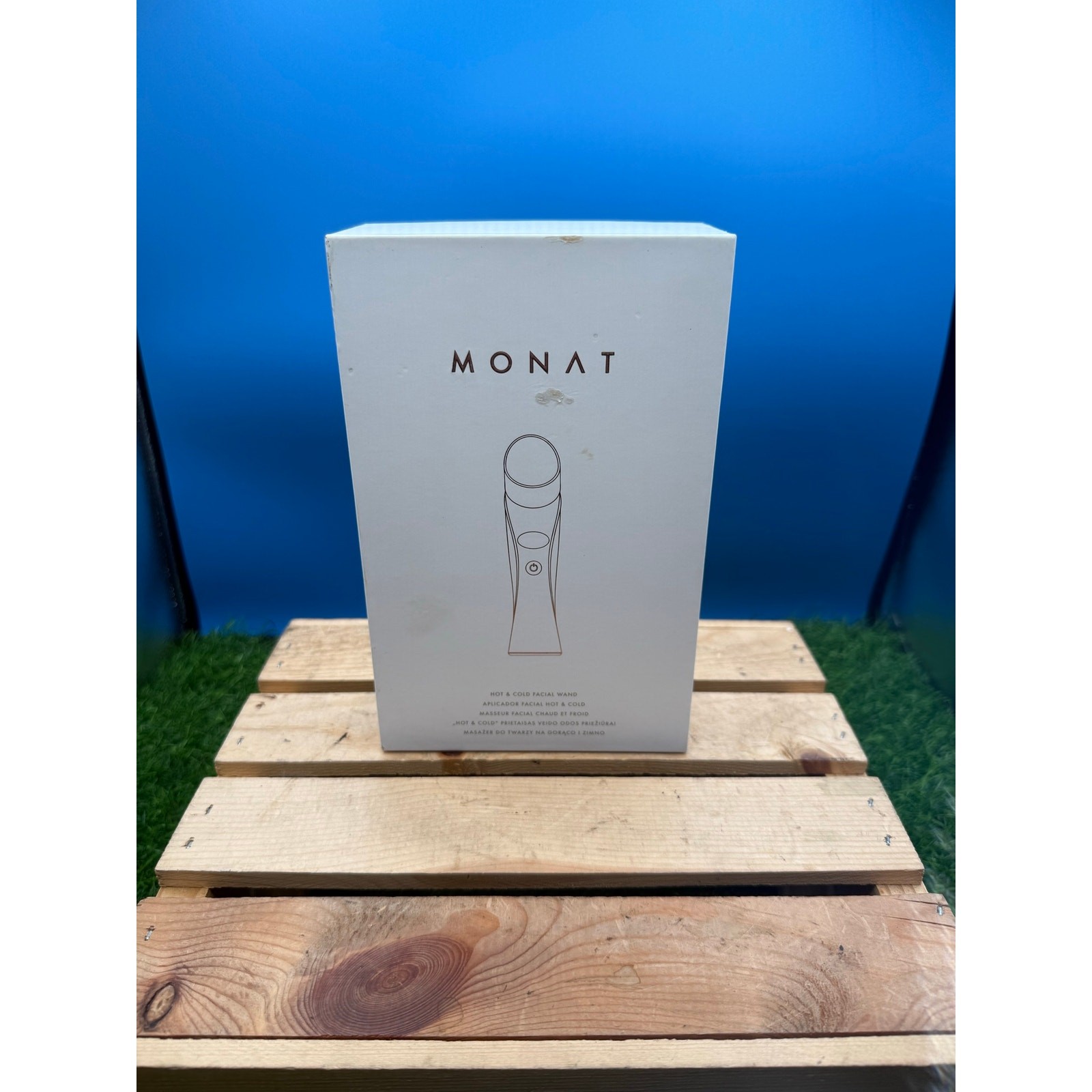 MONAT Hot & Cold Facial Wand – Beauty Device Model 3000000648 with Box