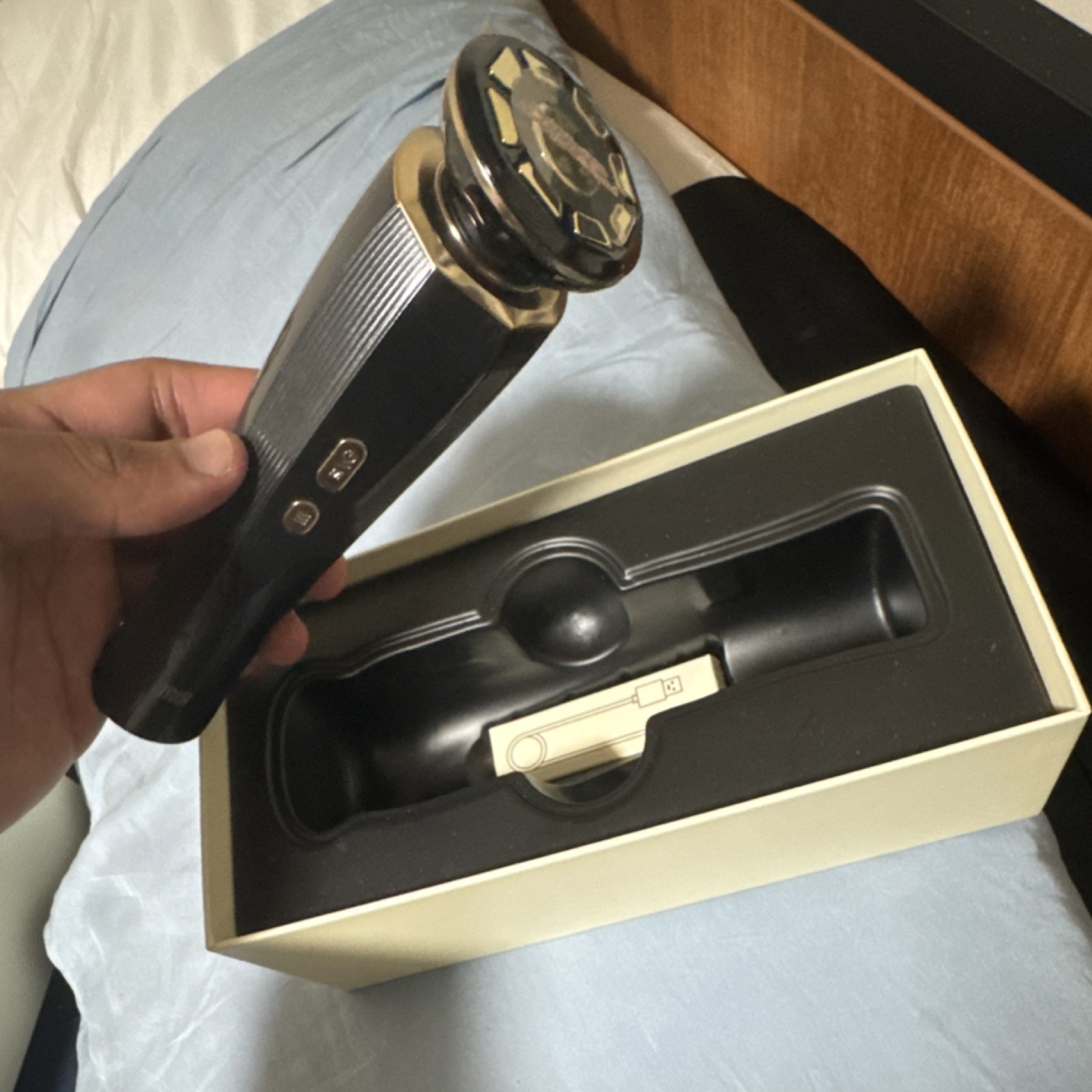 INIA FLARE Smart Beauty Device Black, USB Rechargeable, red light therapy