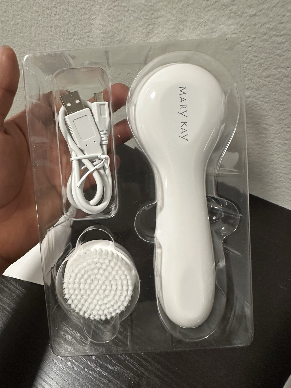Mary Kay Electric Facial Cleansing Brush White Rechargeable USB, Removable Head