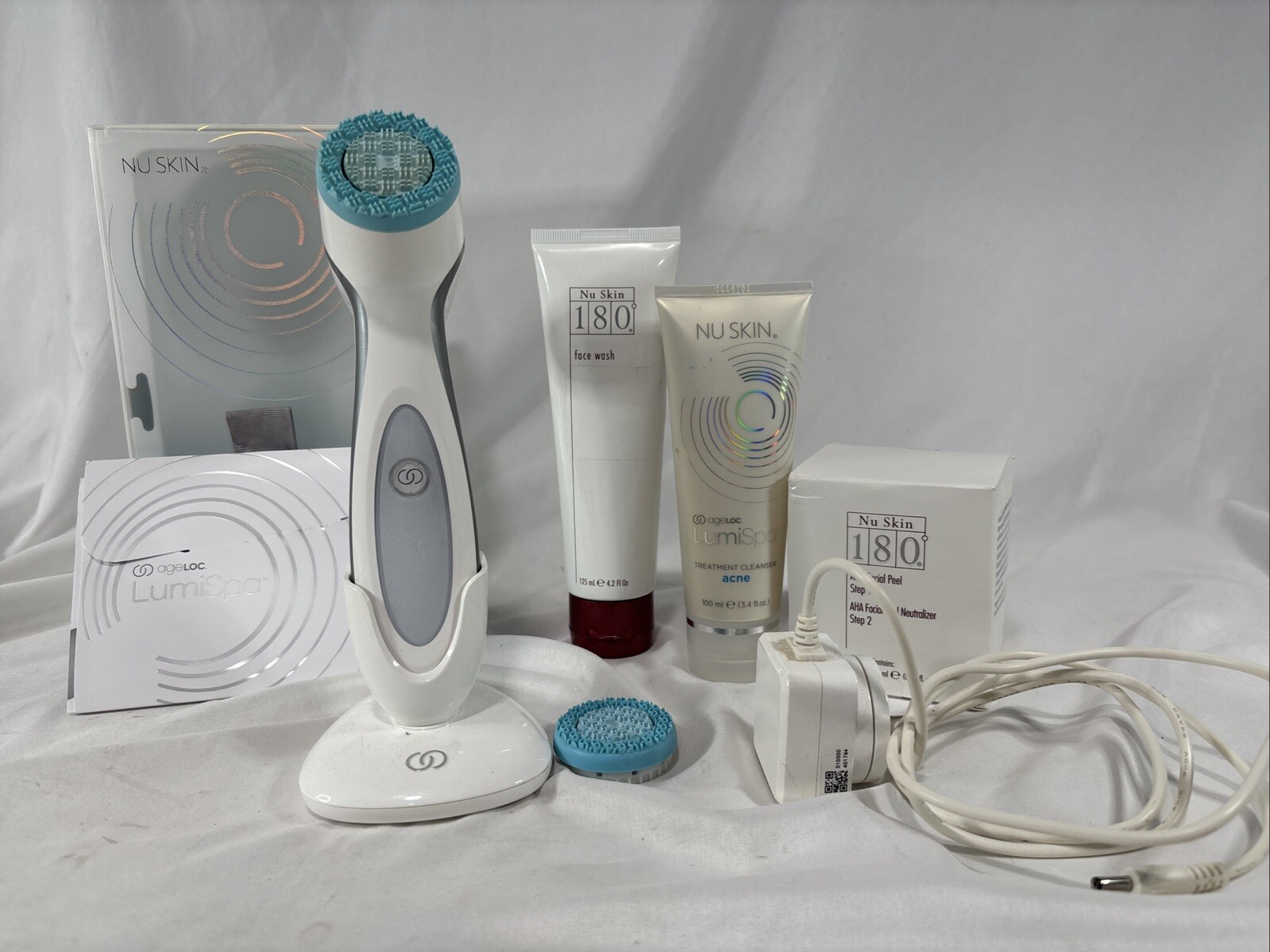 NU SKIN AgeLOC LumiSpa Facial Cleansing Device, New Head, Charger, Box, Products