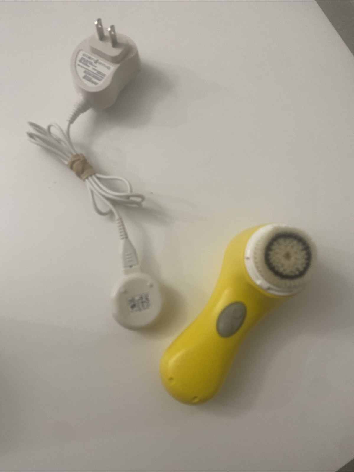 Yellow Clarisonic Mia 2 Facial Cleansing System With Charger