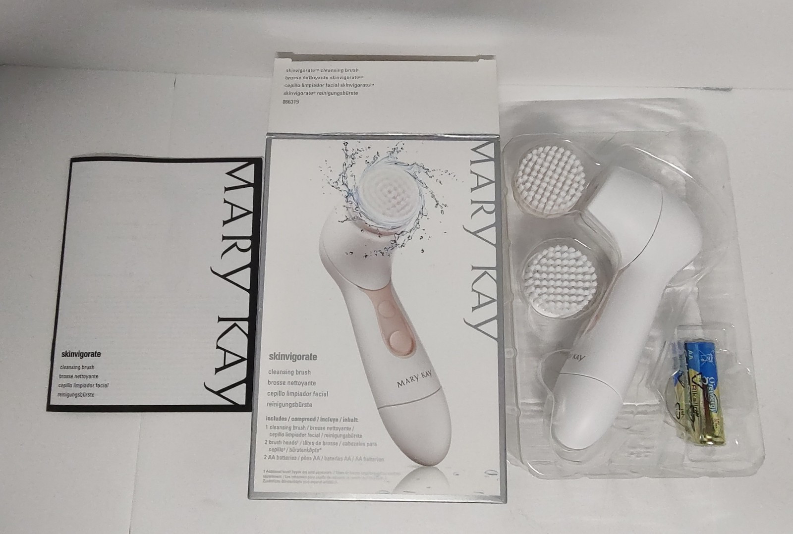 Mary Kay SKINVIGORATE Cleansing Brush with 2 Brush Heads – New Open Box