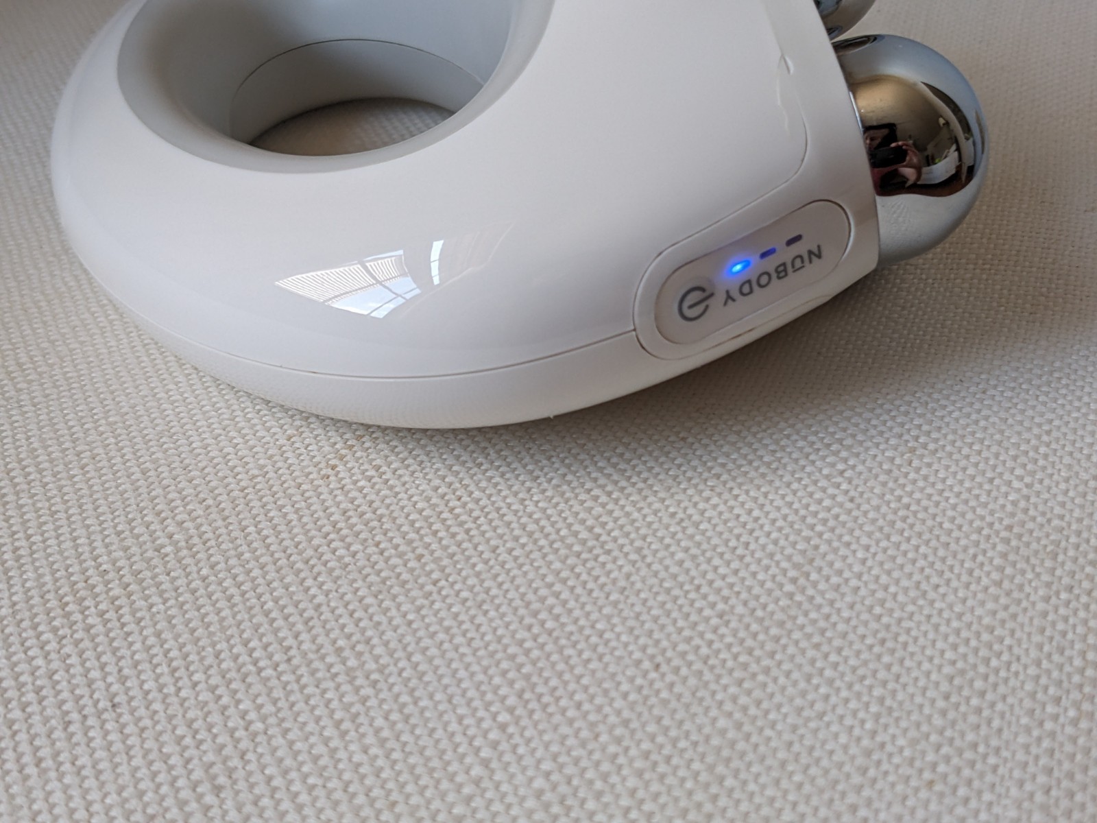 NUFACE NuBODY Microcurrent Body Toning Device + Charger. Excellent Condition.