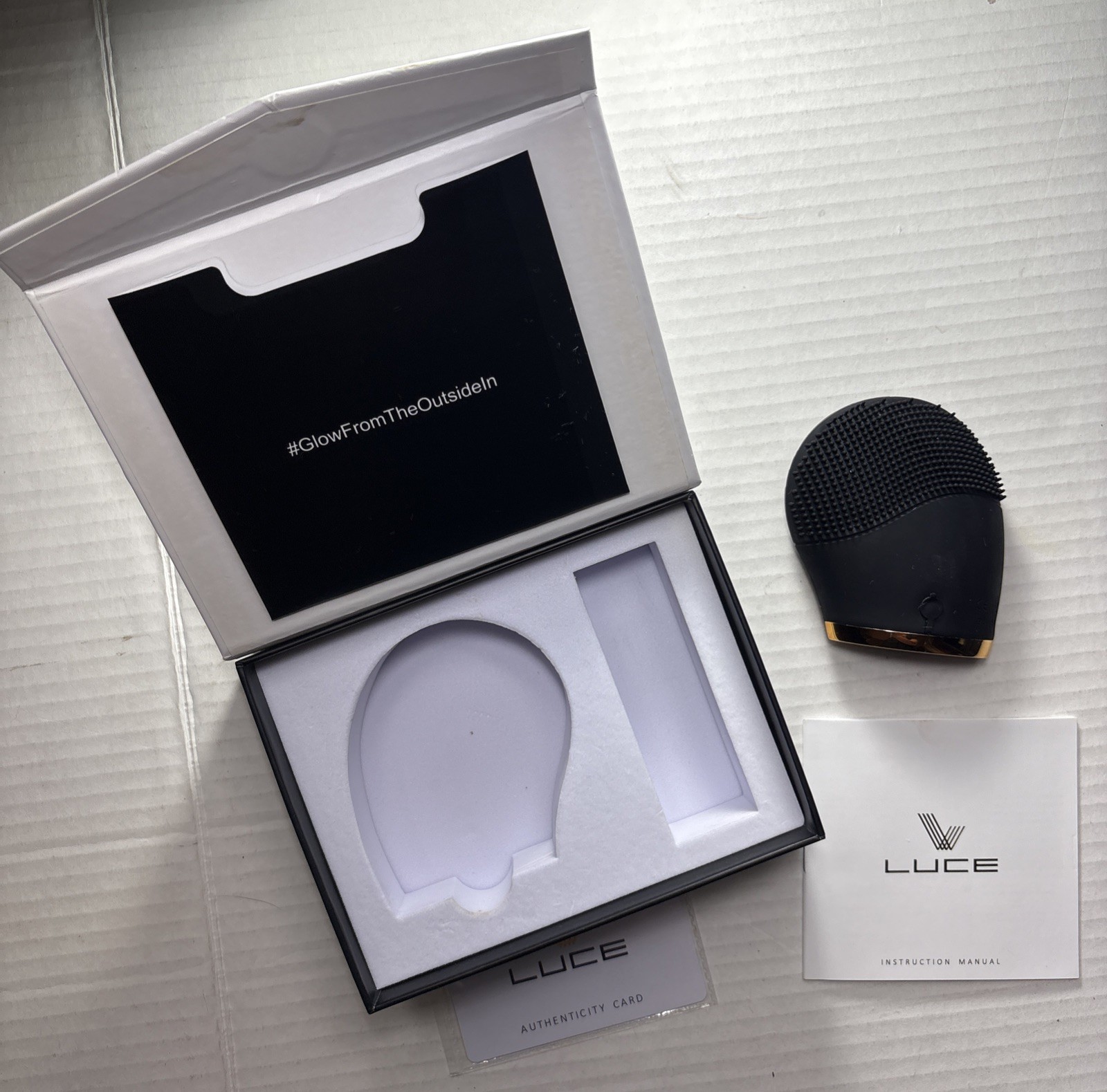 LUCE Facial Cleanser Anti-Aging Device Black – No Cord – Box, Manual, Card