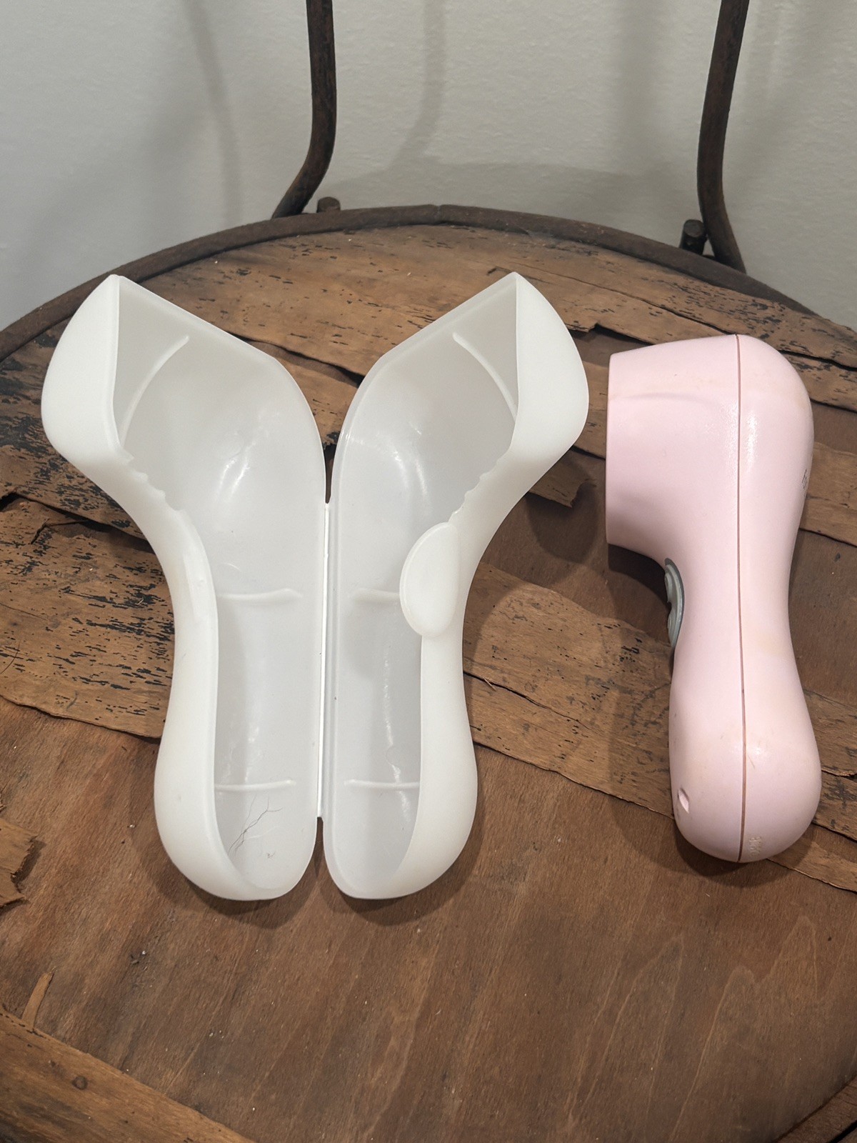 Clarisonic MIA 2 Bundle: Brush, Case, 2 Chargers, NIB Delicate Brush Head