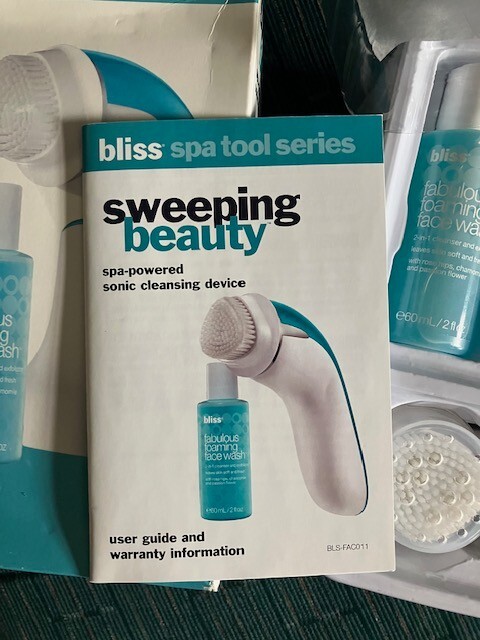 Bliss Sweeping Beauty Sonic Facial Cleansing Device Tool Fabulous Foaming Face