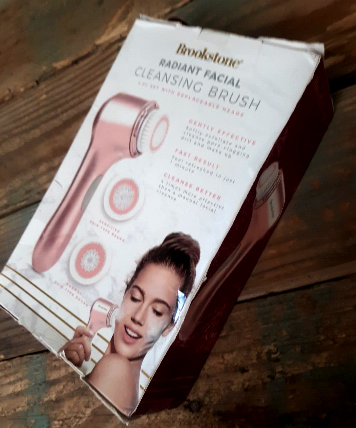 Brookstone Electric Face Cleansing Brush With 2 Brush Heads l Facial Brush NEW