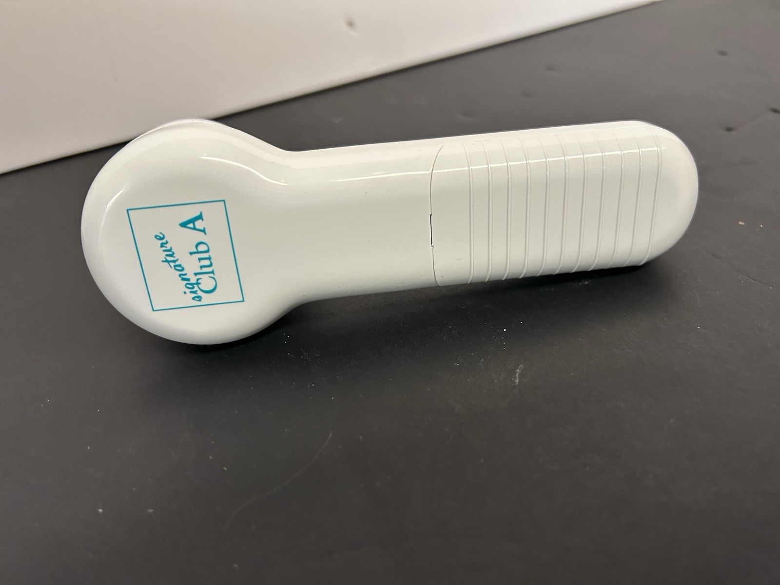 Signature Club A Handheld Facial Cleansing Brush Tool w/ 1 attachment Untested