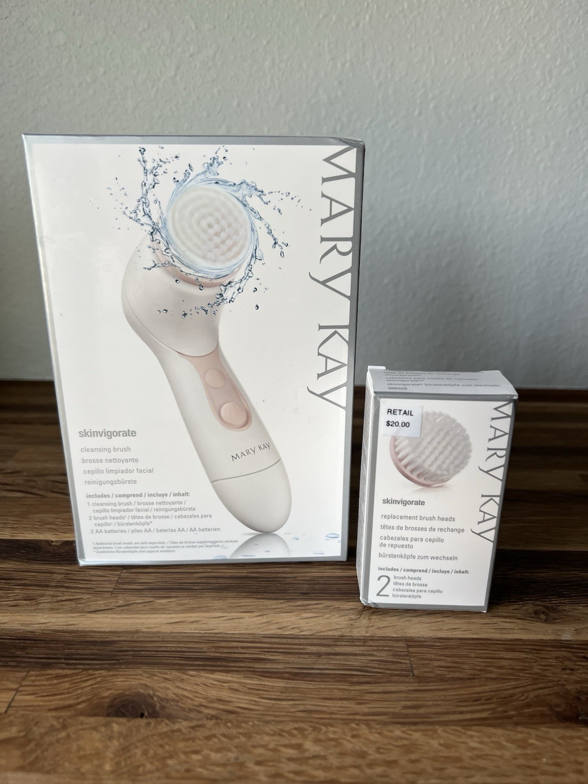 NIB Mary Kay Skinvigorate cleaning brush & replacement bead brush bundle