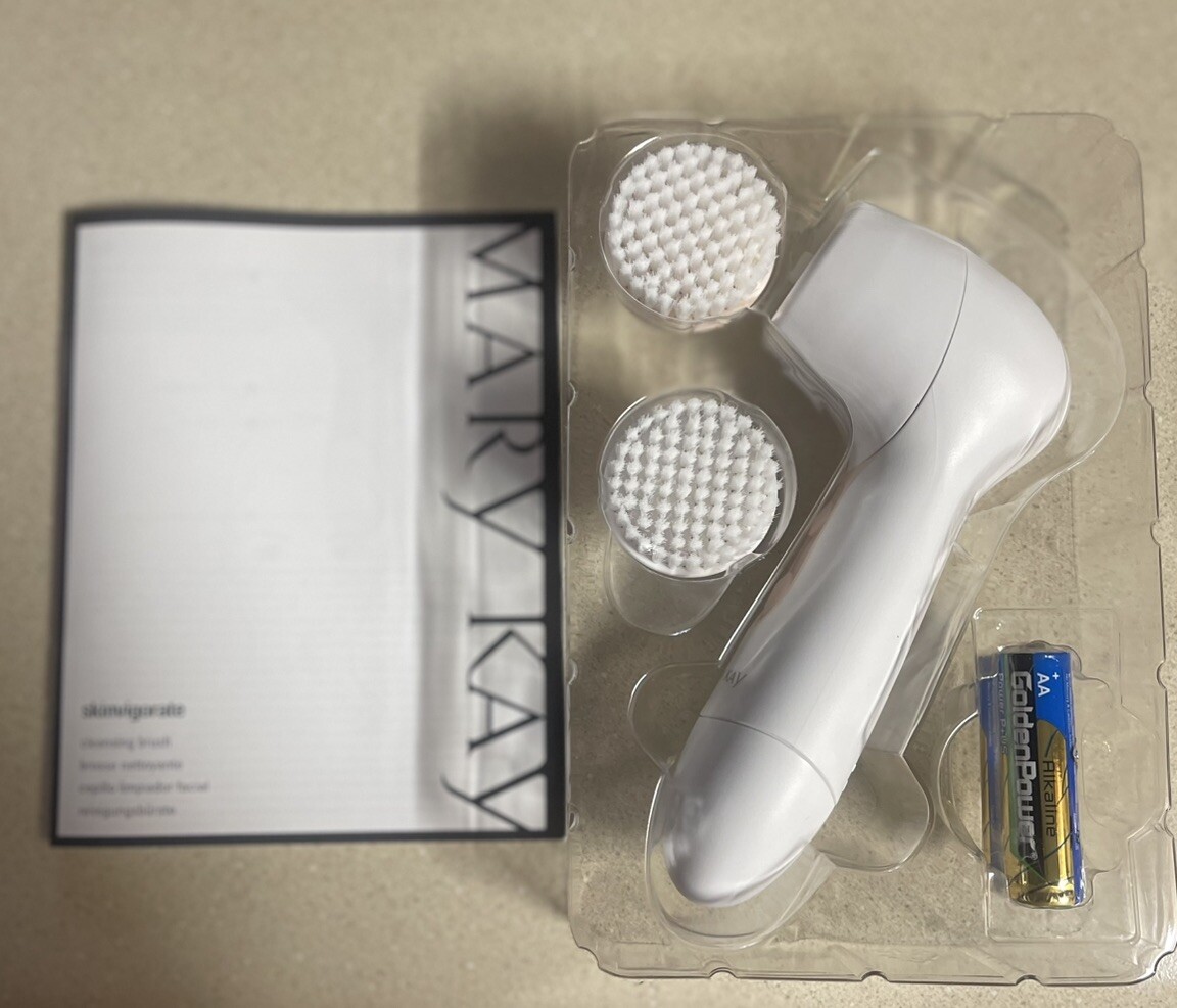 2~ MARY KAY SKINVIGORATE SONIC SKIN CARE SYSTEM W/2 BRUSH HEADS