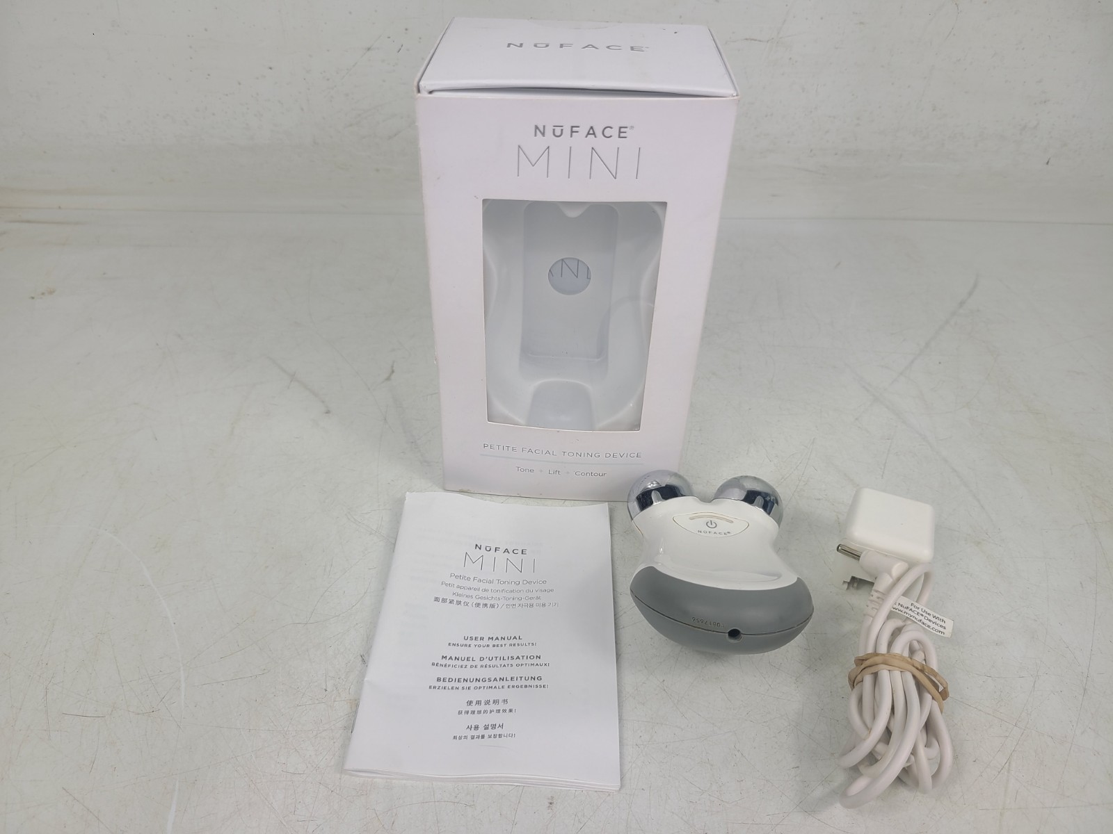 NuFACE Mini Petite Facial Toning Device White w/ Charging Cord (TESTED)